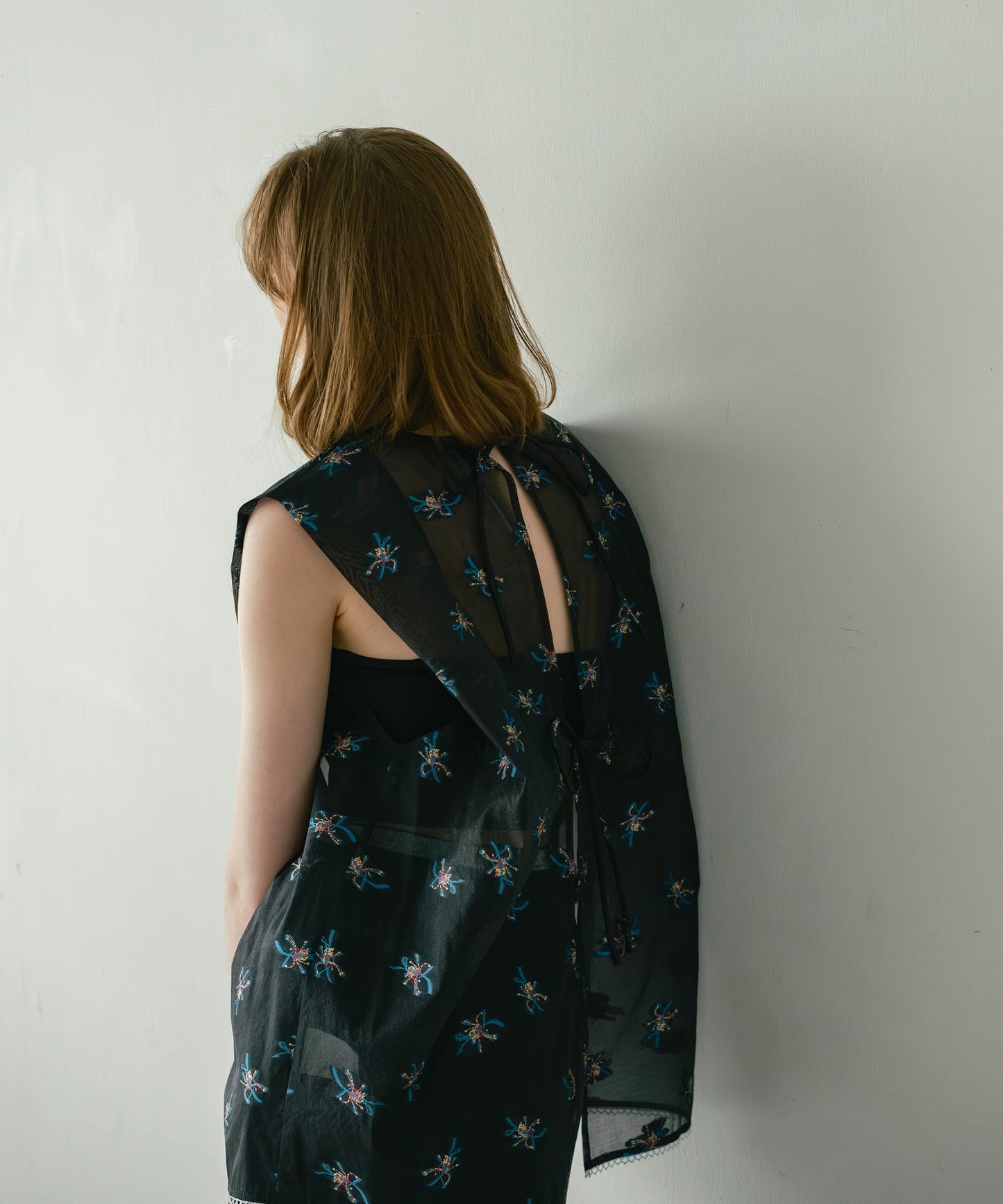 back open sheer flower blouse / WHT26HBL4091