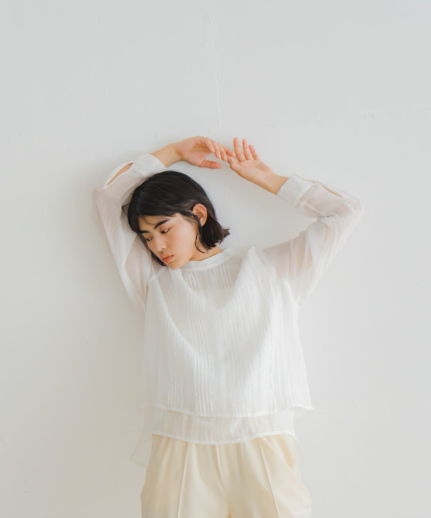 layered sheer blouse / WHT26HBL4092