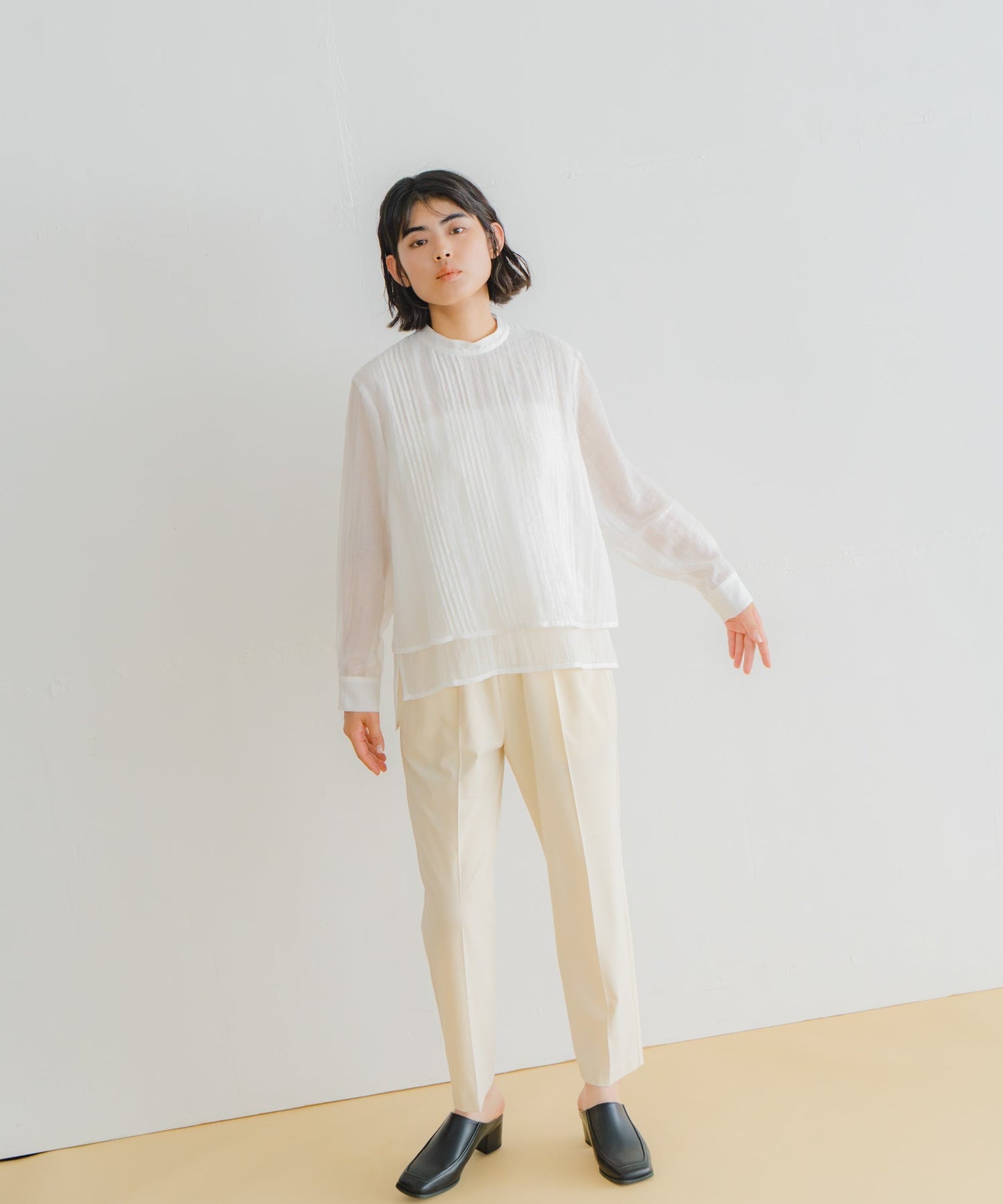 layered sheer blouse / WHT26HBL4092