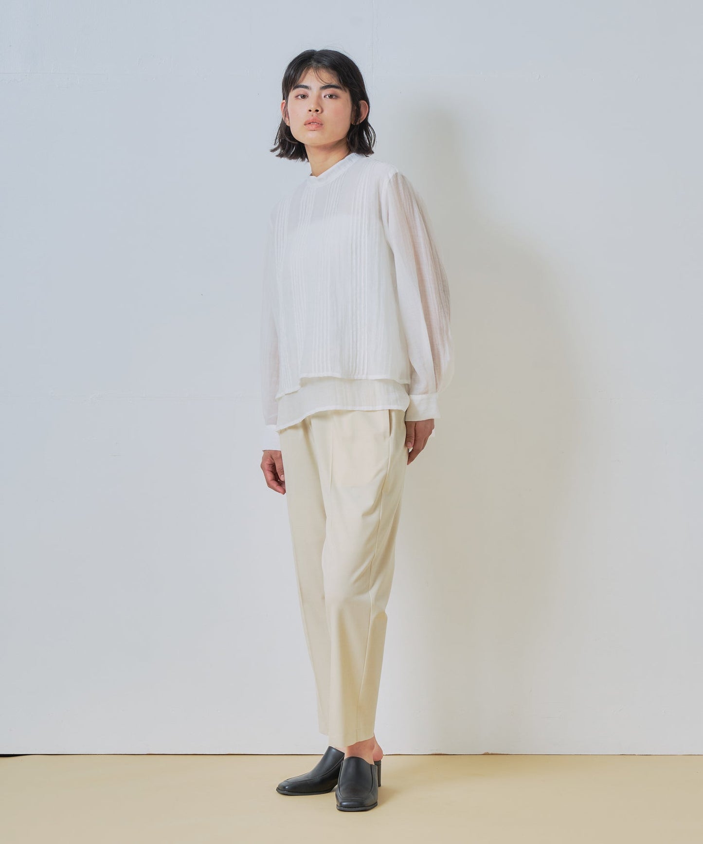 layered sheer blouse / WHT26HBL4092