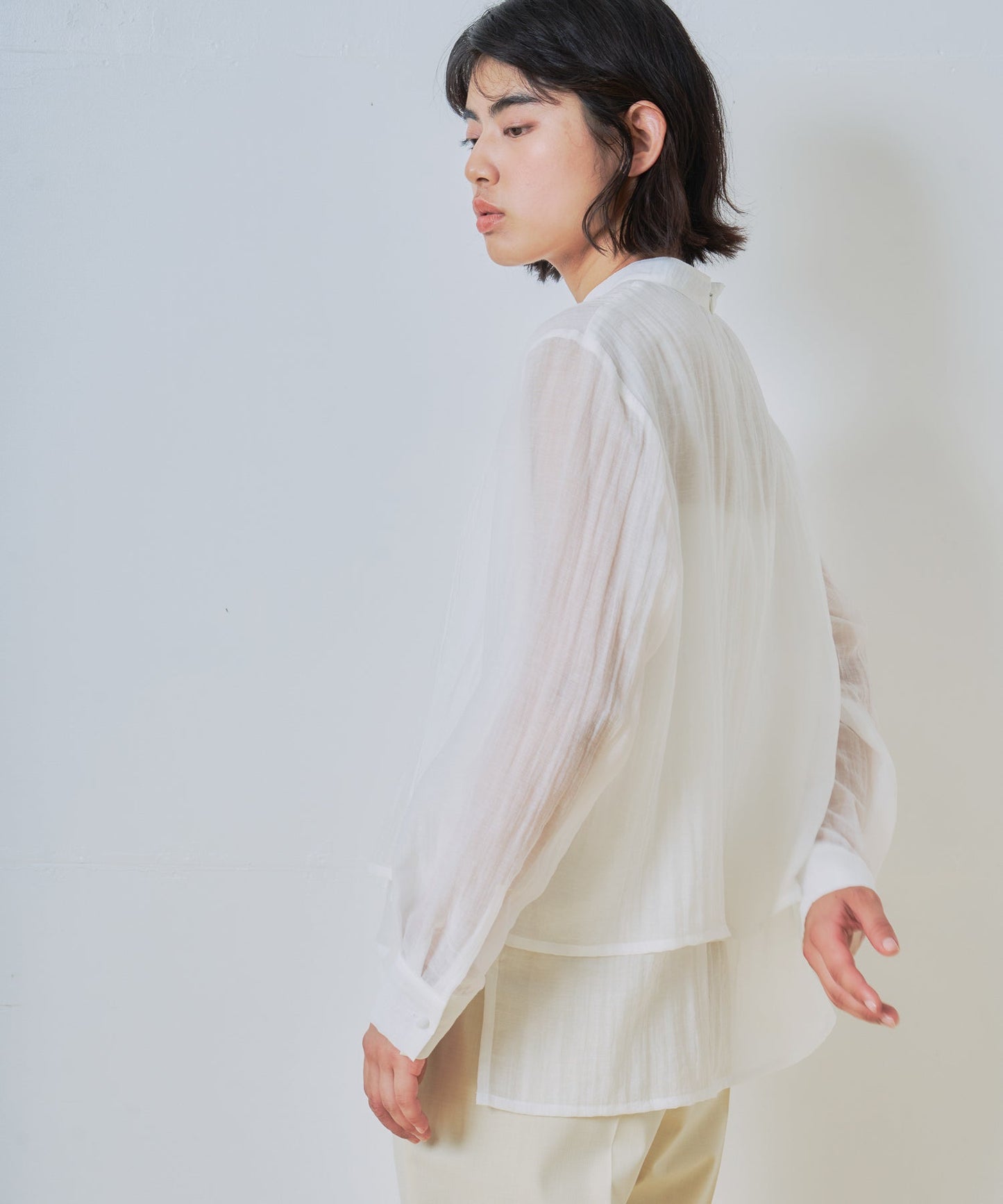 layered sheer blouse / WHT26HBL4092