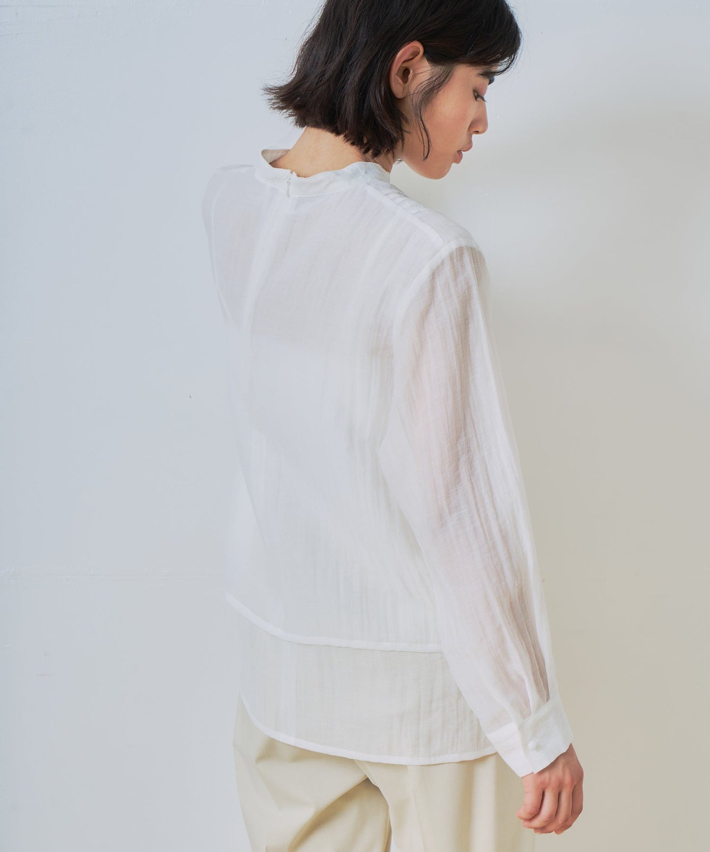 layered sheer blouse / WHT26HBL4092