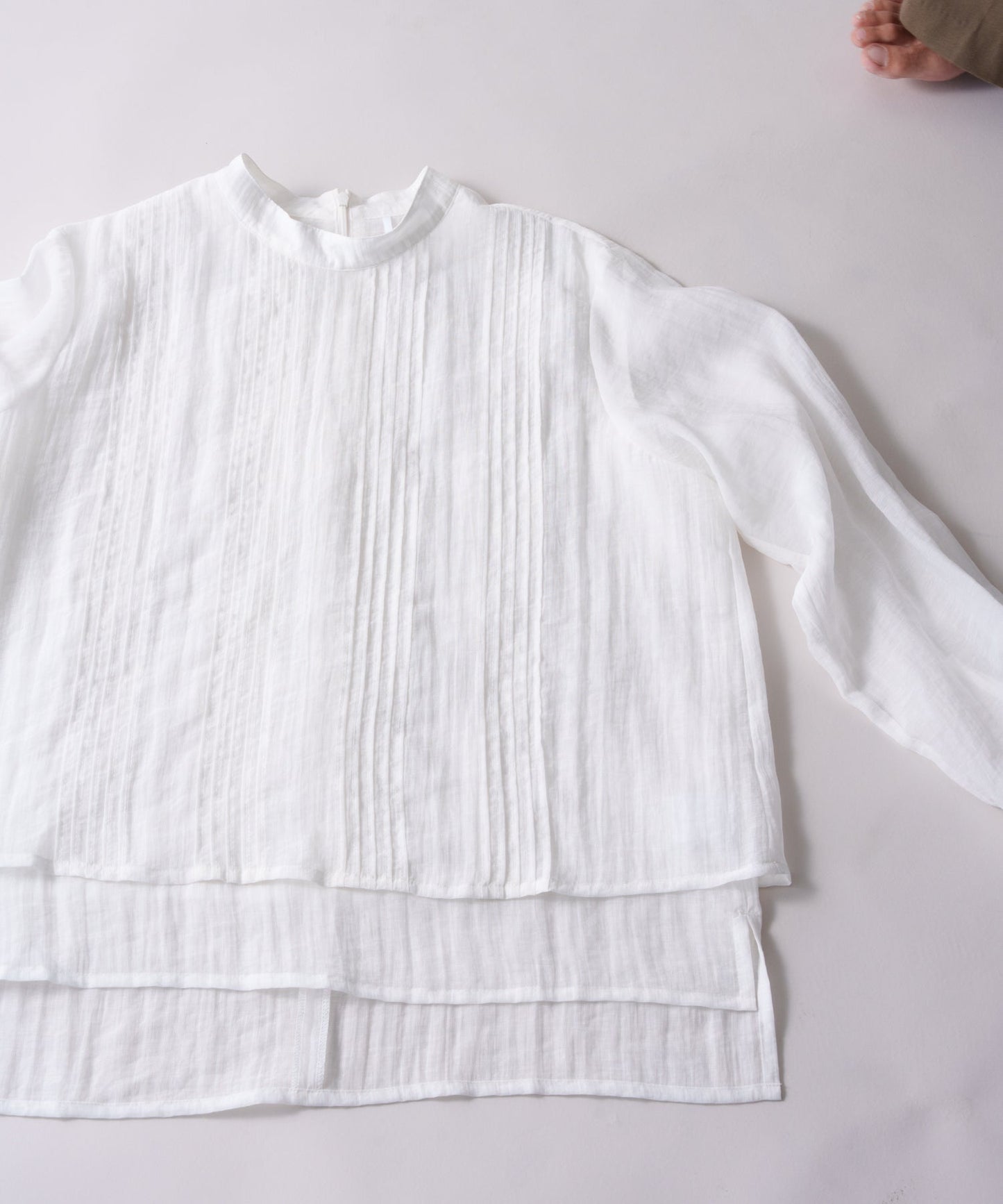 layered sheer blouse / WHT26HBL4092