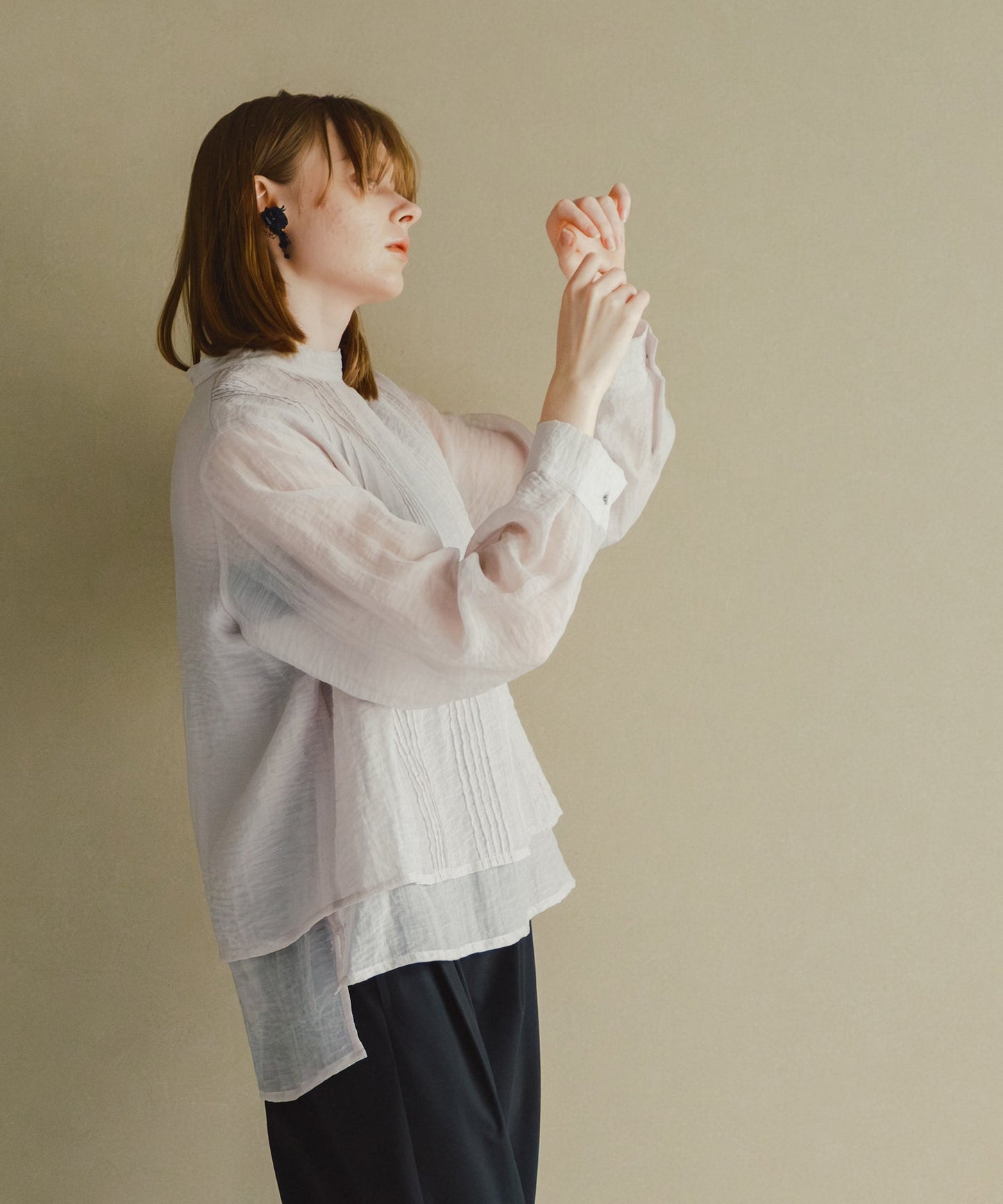 layered sheer blouse / WHT26HBL4092