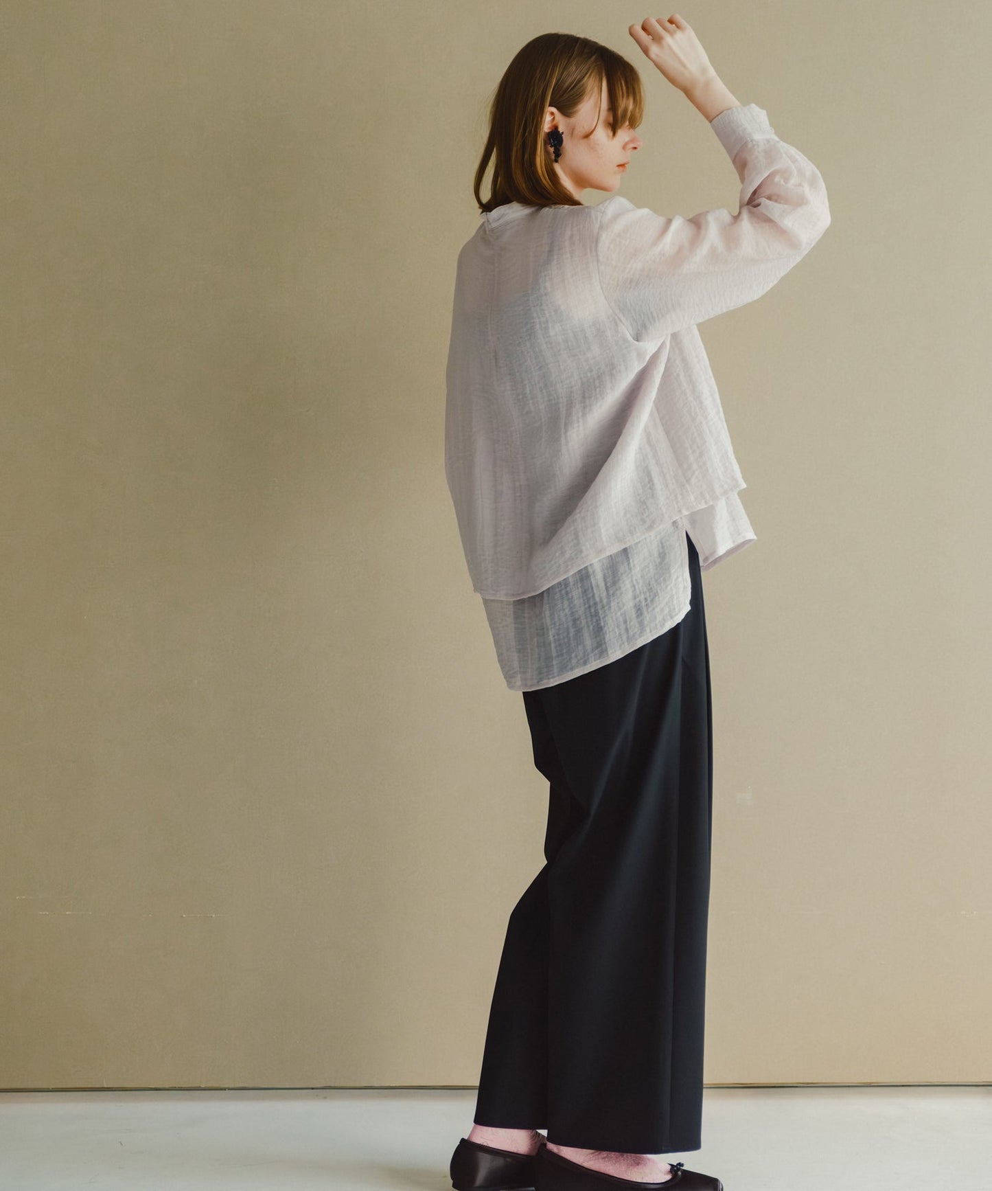 layered sheer blouse / WHT26HBL4092