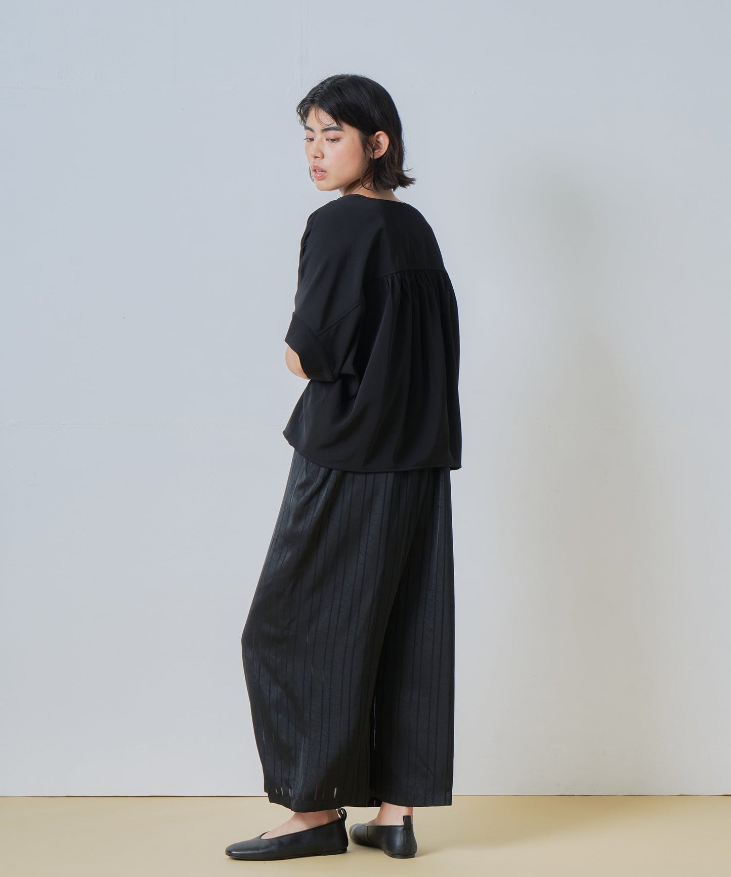 gather half sleeve jacket / WHT26HBL4093