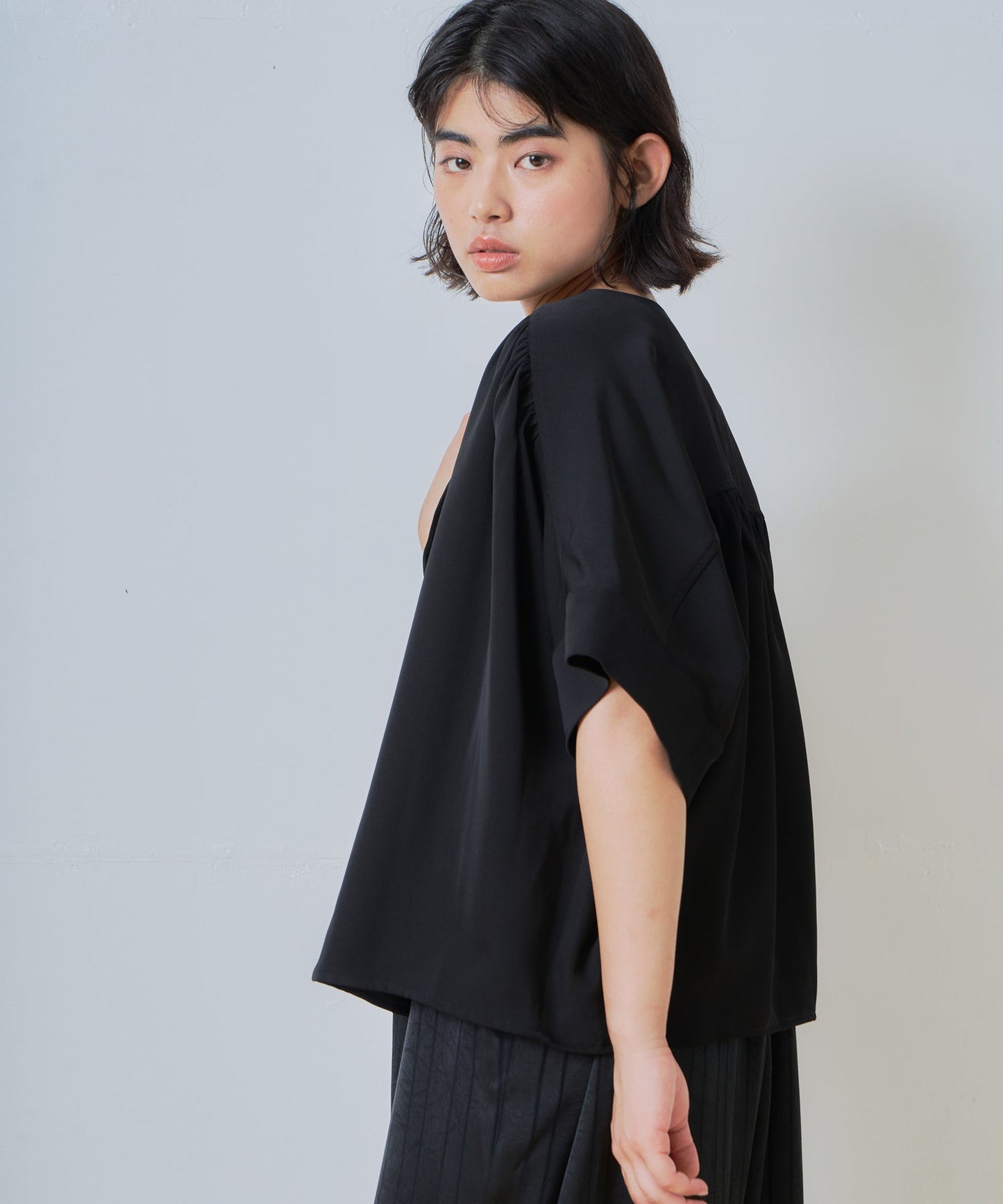 gather half sleeve jacket / WHT26HBL4093