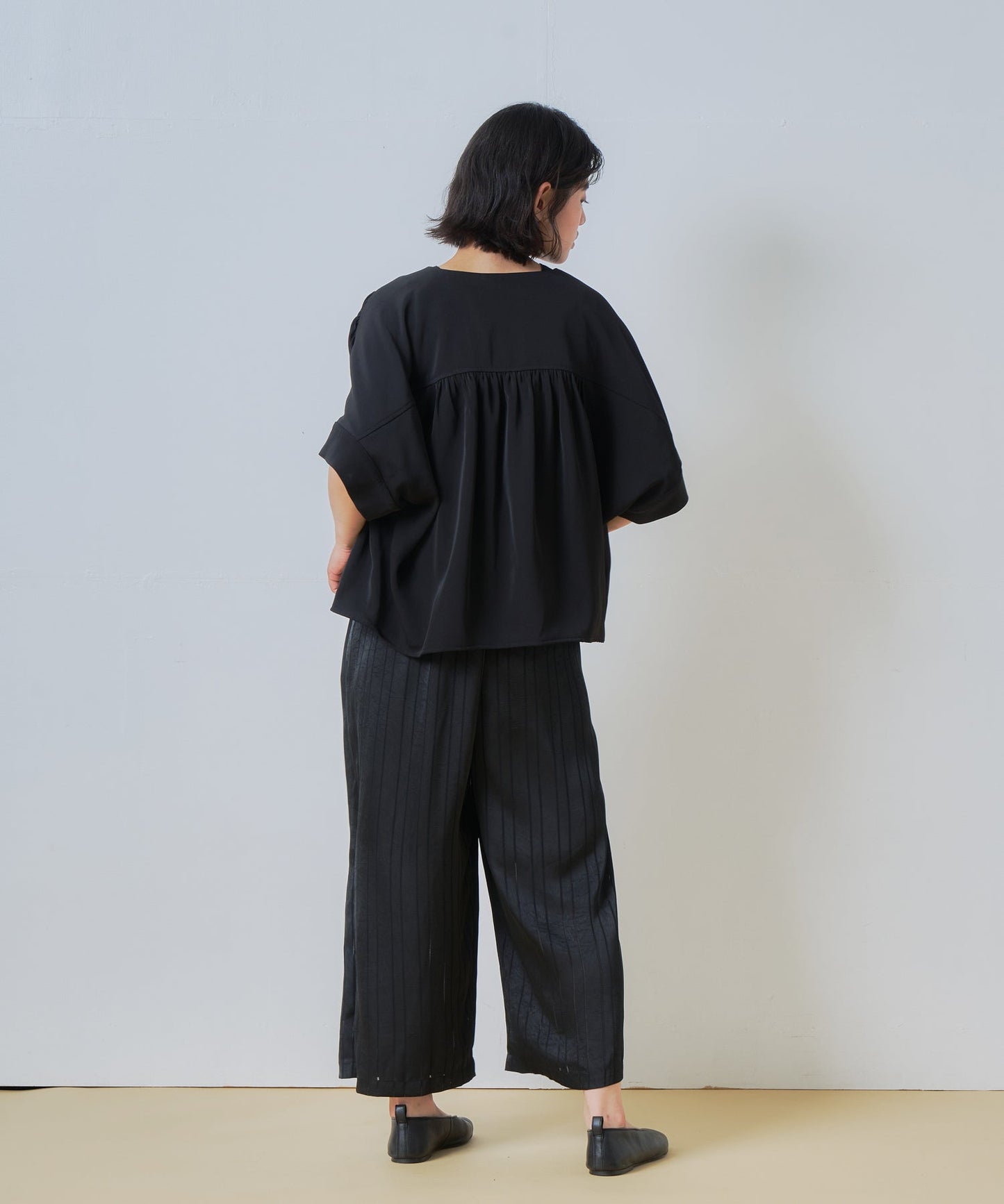 gather half sleeve jacket / WHT26HBL4093