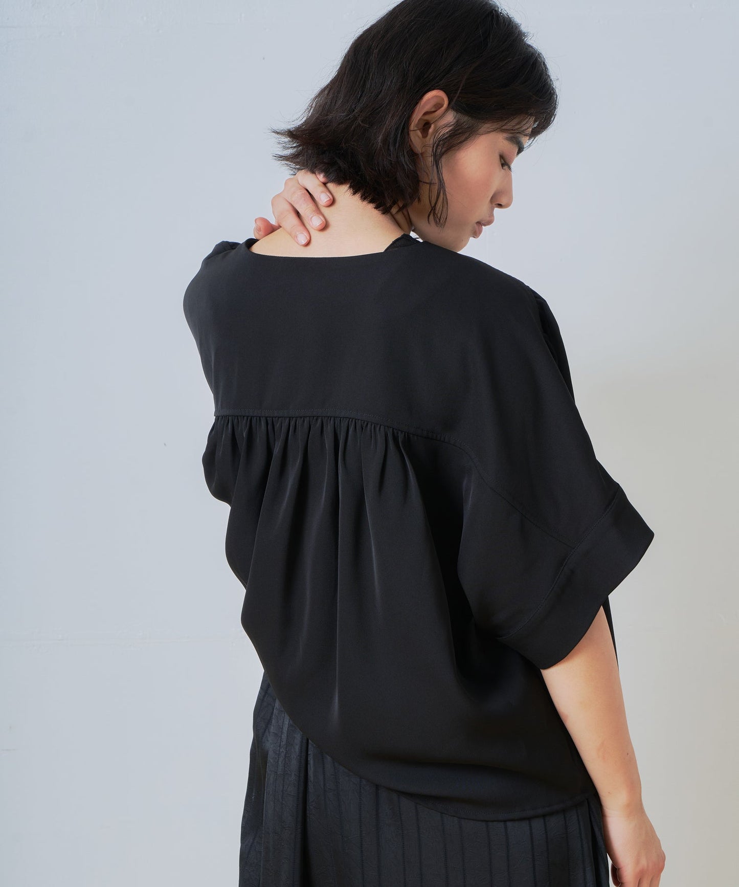gather half sleeve jacket / WHT26HBL4093