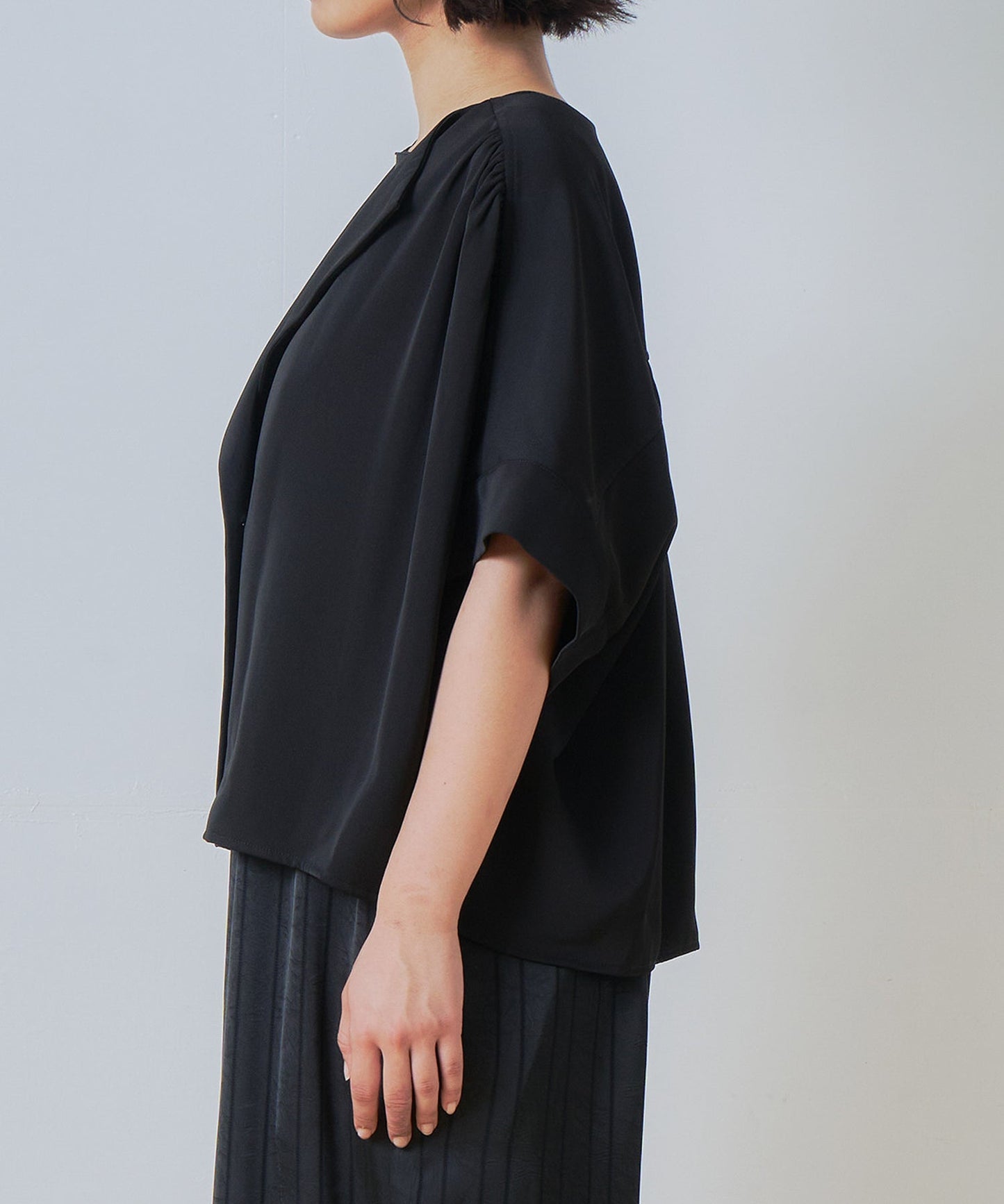 gather half sleeve jacket / WHT26HBL4093