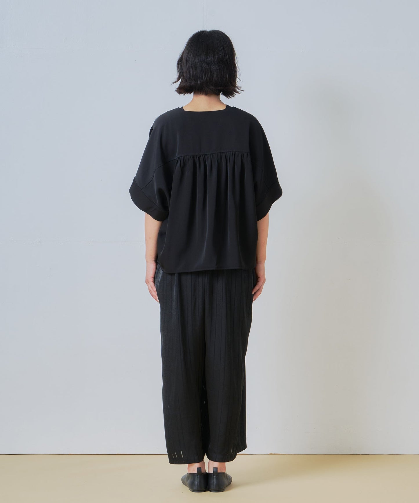 gather half sleeve jacket / WHT26HBL4093