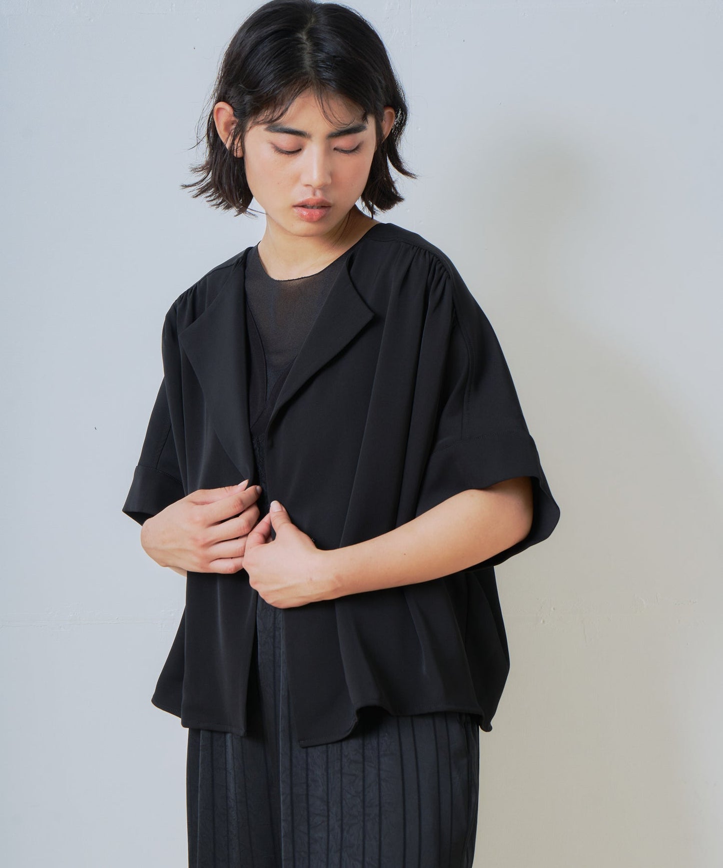 gather half sleeve jacket / WHT26HBL4093