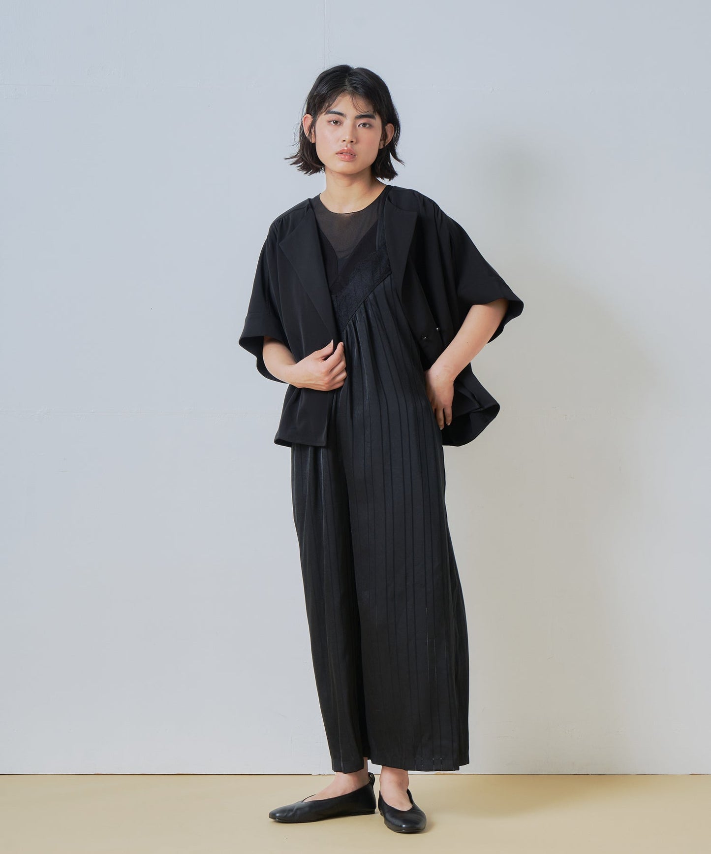 gather half sleeve jacket / WHT26HBL4093