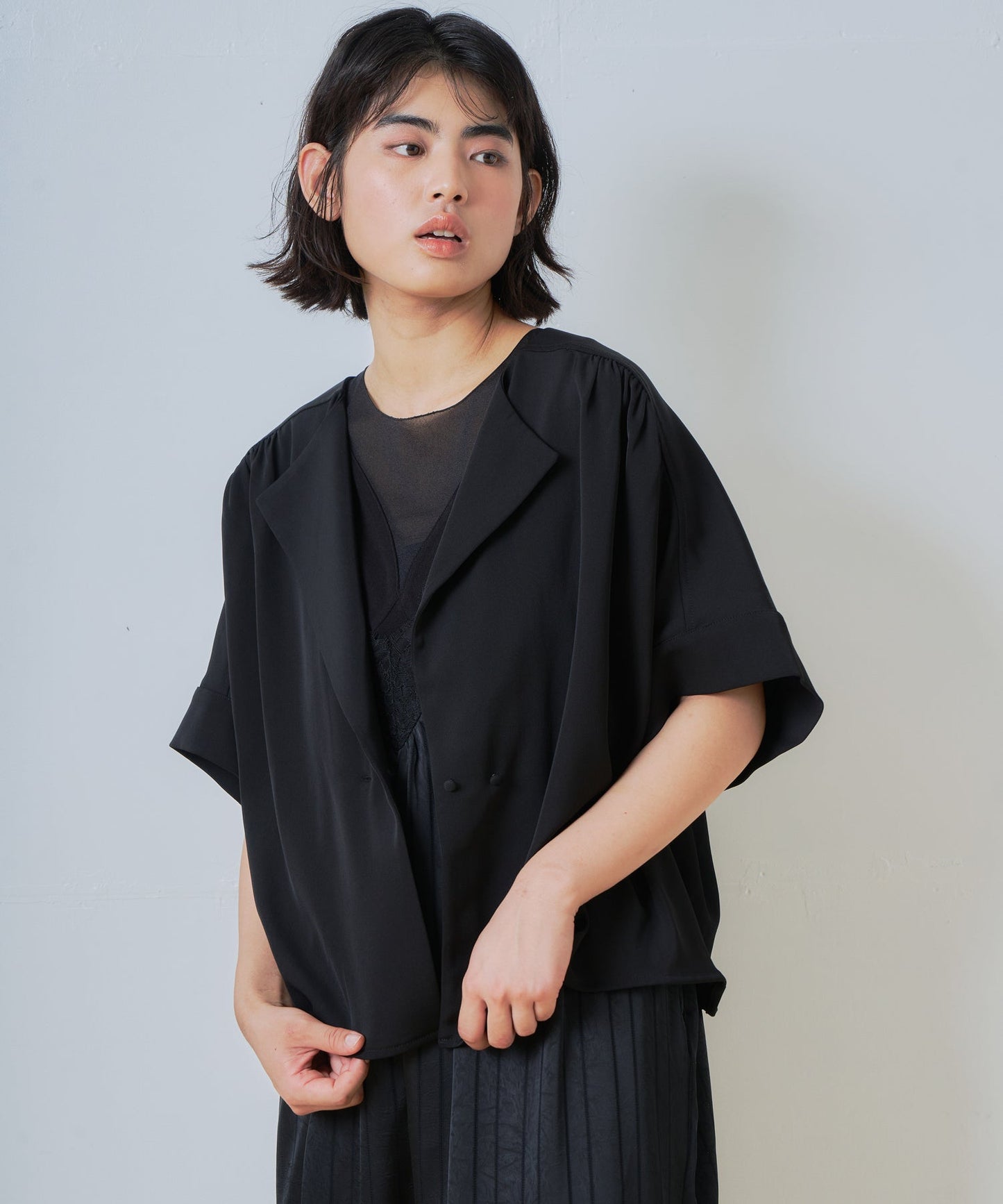 gather half sleeve jacket / WHT26HBL4093