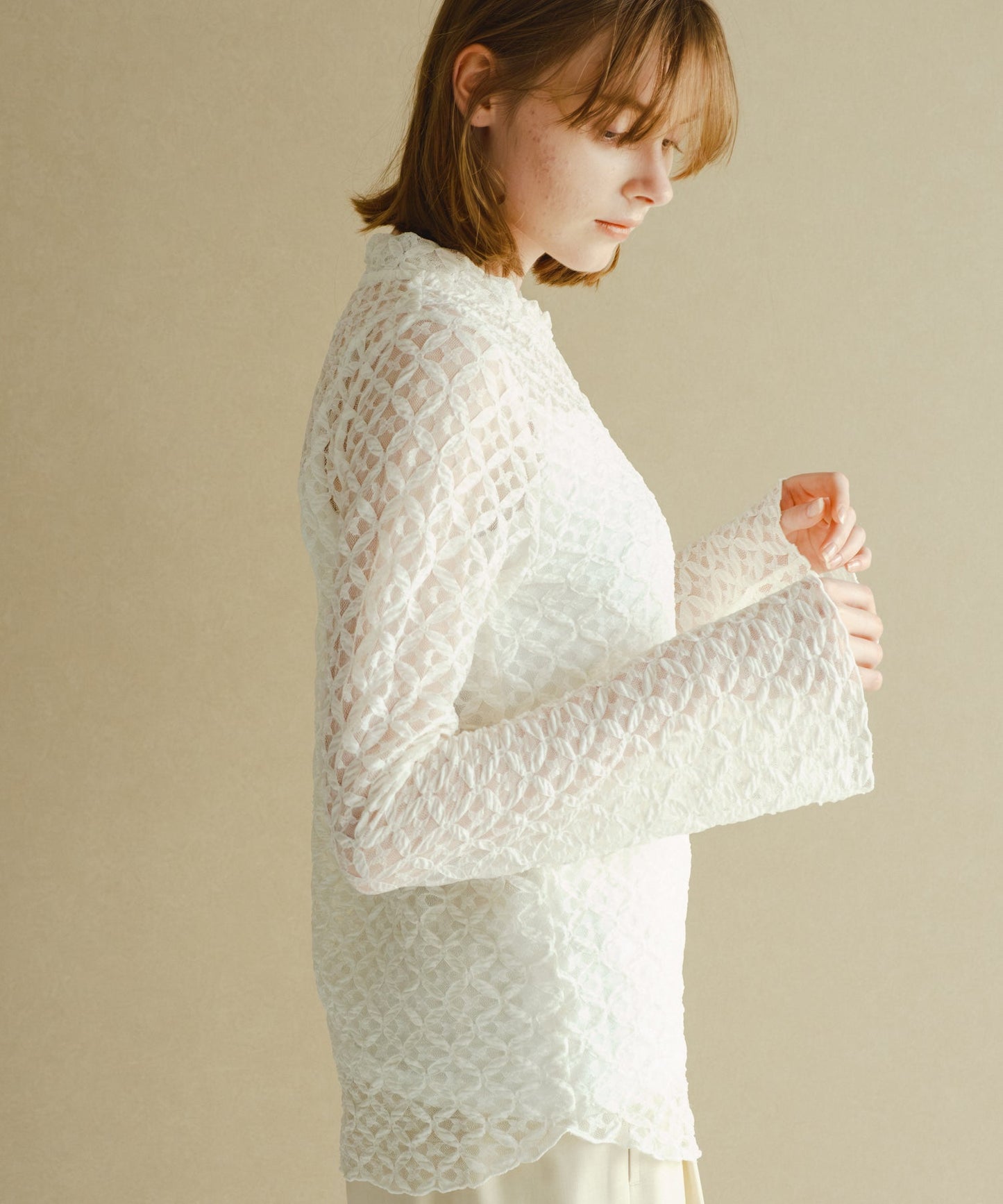 flare sleeve lace blouse / WHT26HBL4094