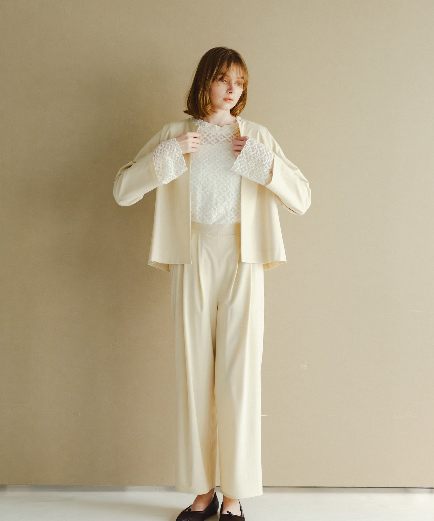 flare sleeve lace blouse / WHT26HBL4094