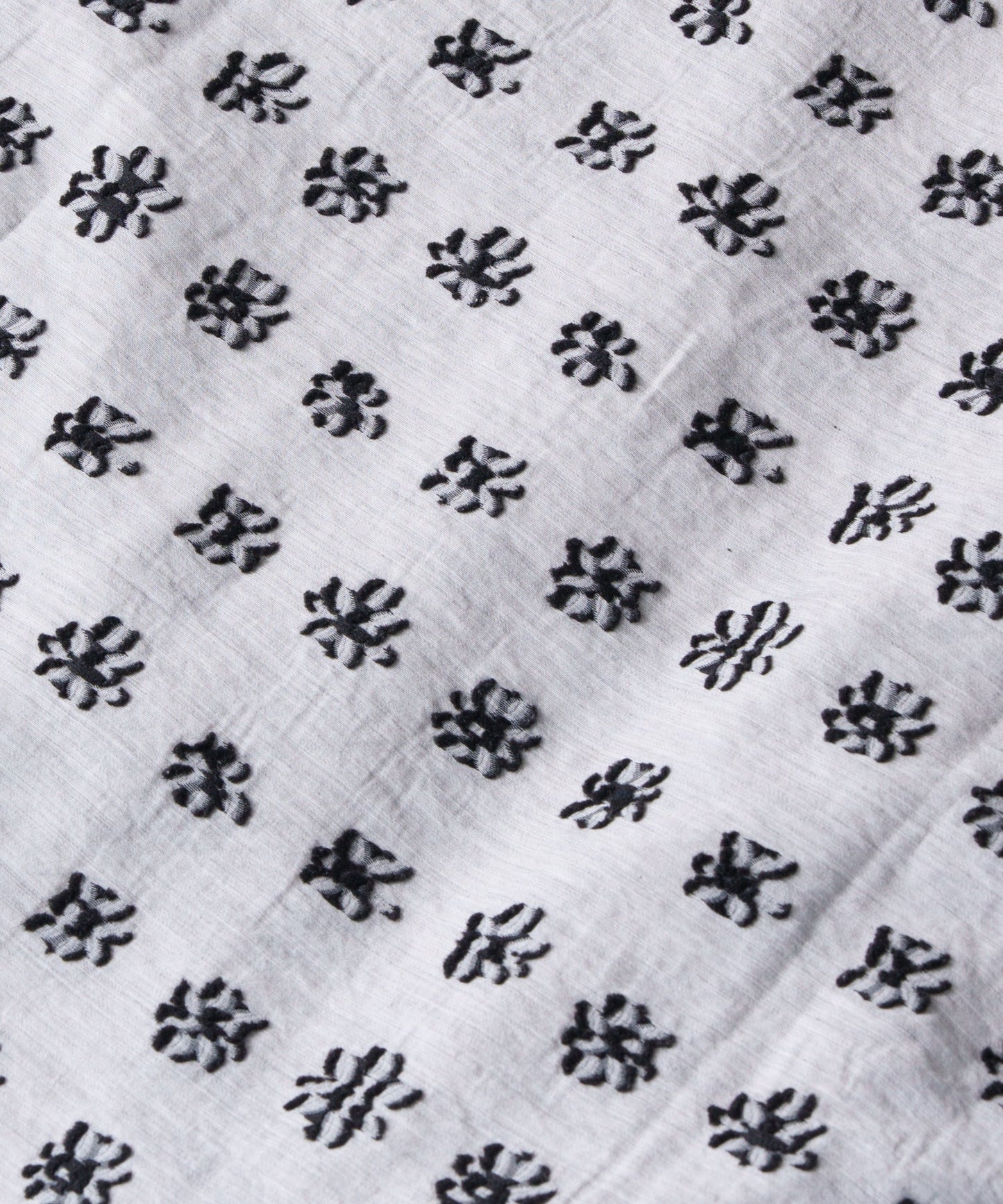 jacquard asymmetry vest / WHT26HBL4095