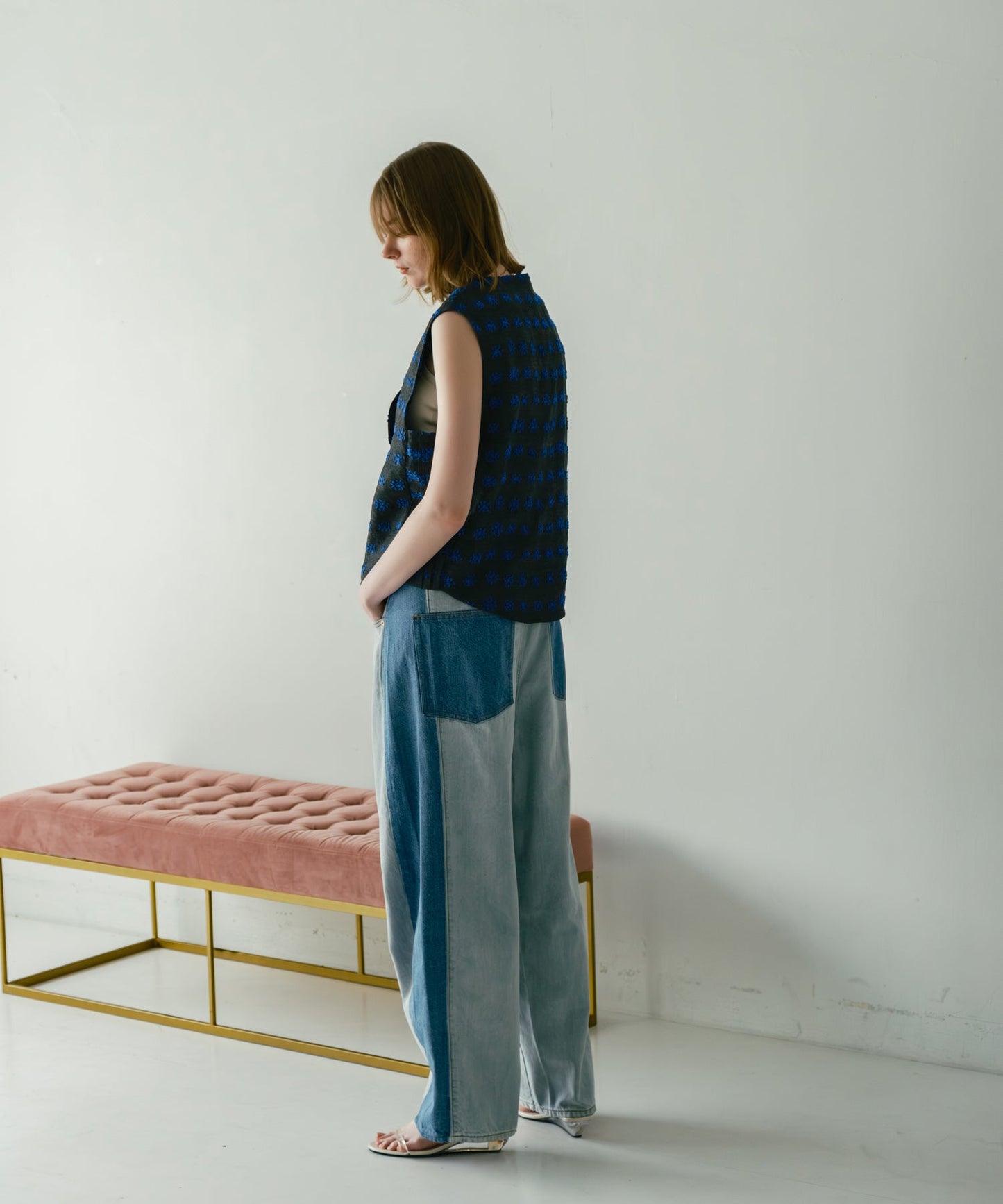 jacquard asymmetry vest / WHT26HBL4095
