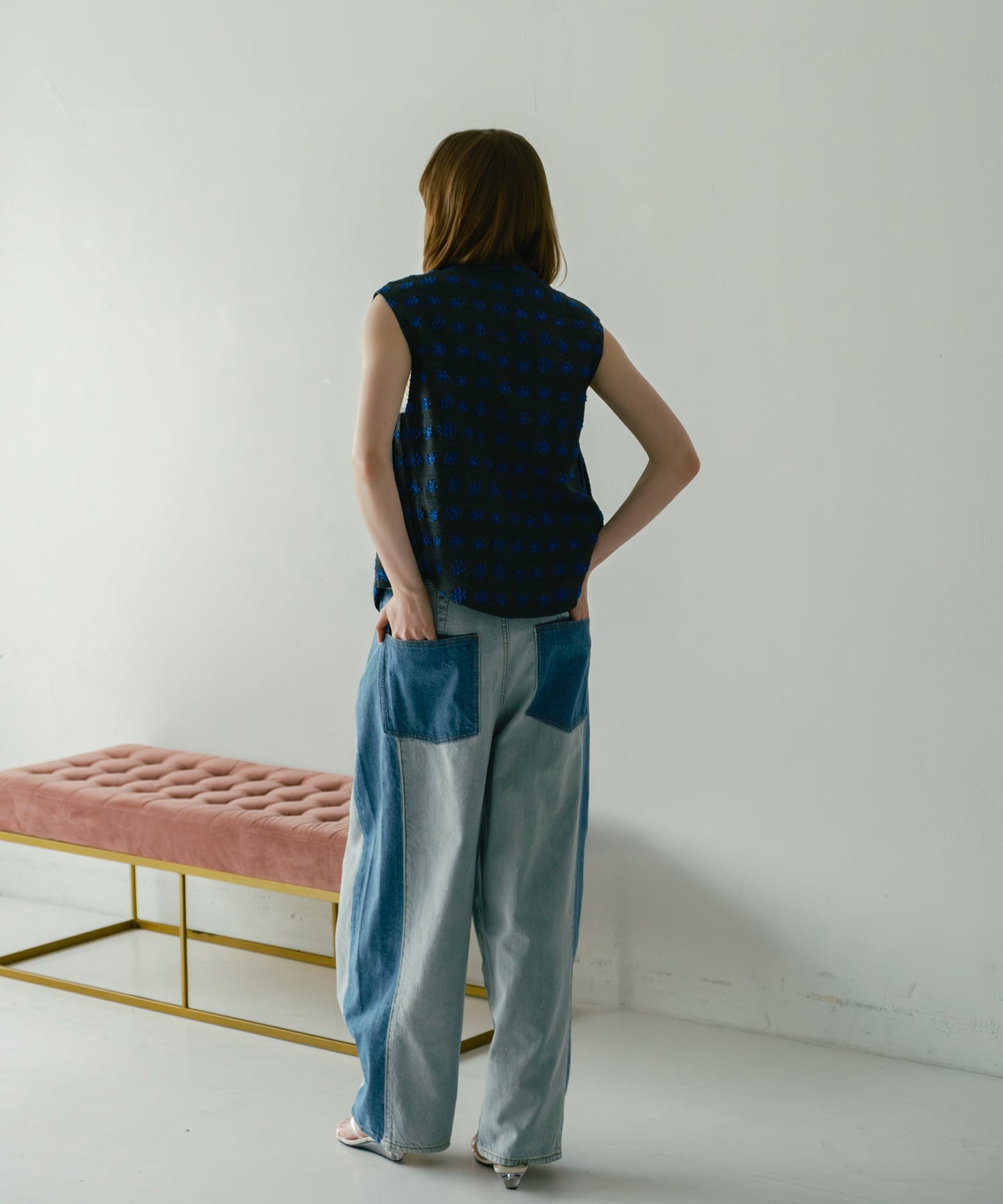 jacquard asymmetry vest / WHT26HBL4095