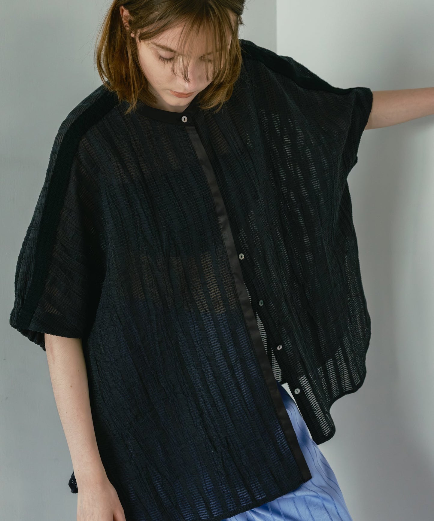 wide square blouse / WHT26HBL4096