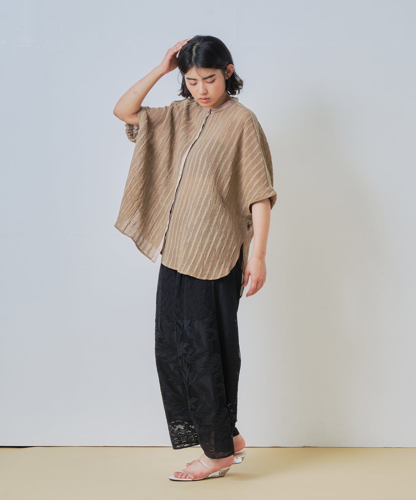 wide square blouse / WHT26HBL4096