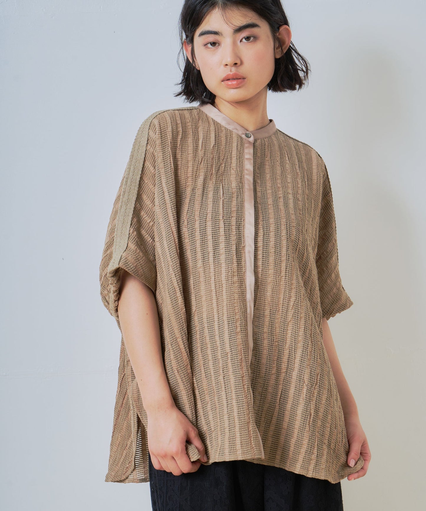 wide square blouse / WHT26HBL4096