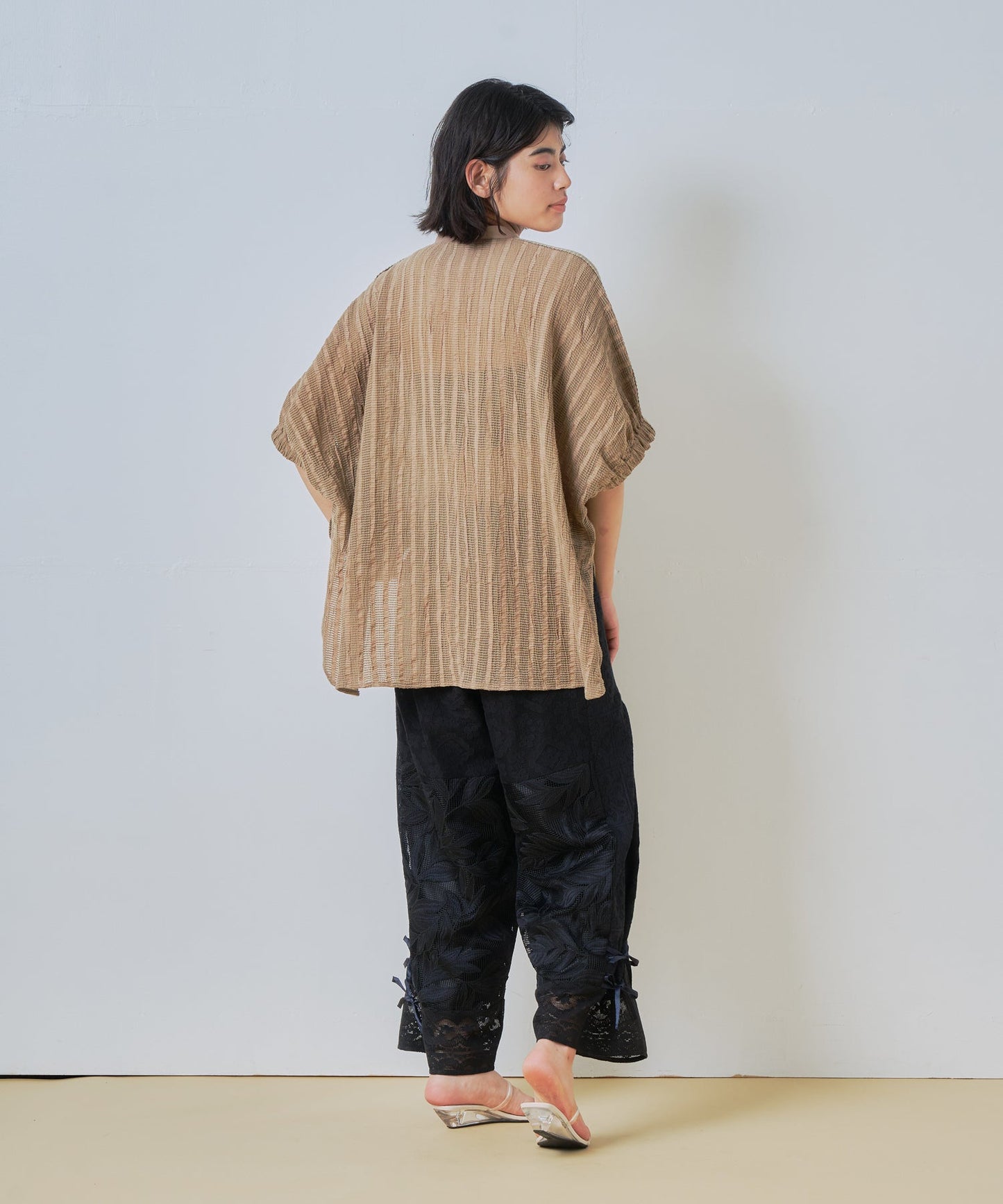 wide square blouse / WHT26HBL4096