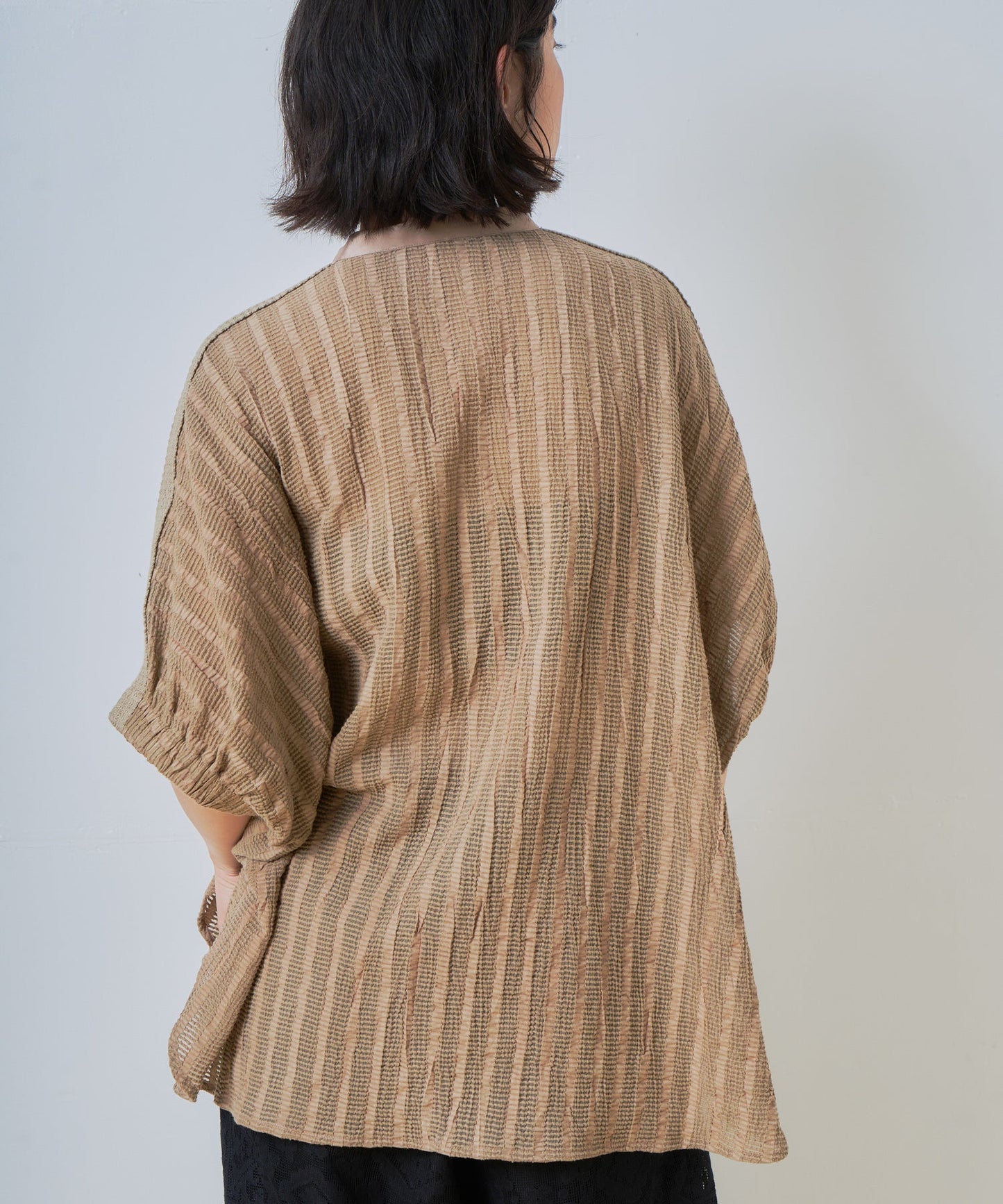 wide square blouse / WHT26HBL4096