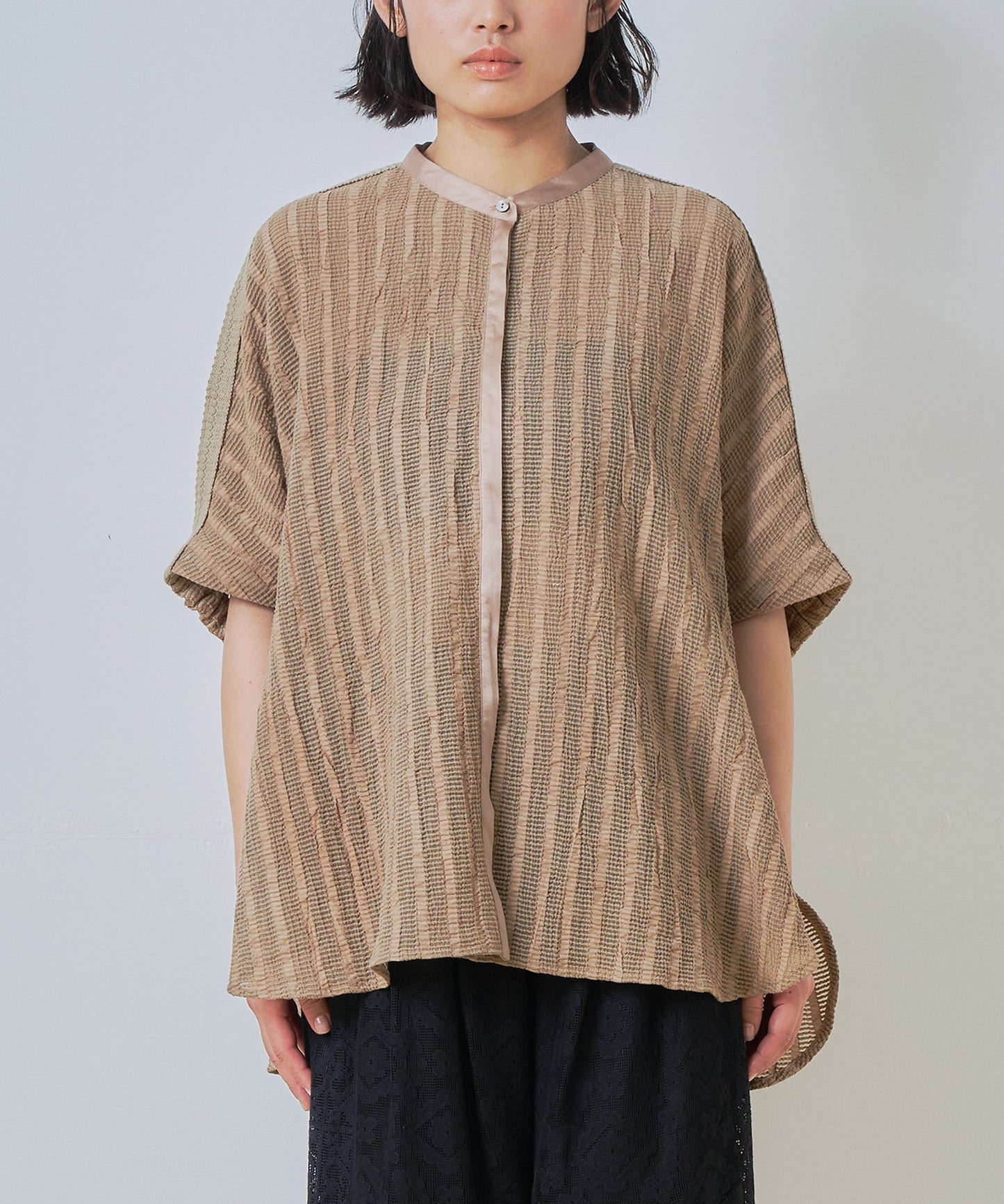 wide square blouse / WHT26HBL4096