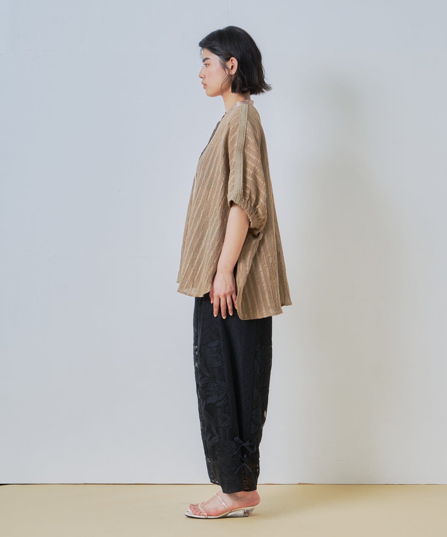 wide square blouse / WHT26HBL4096