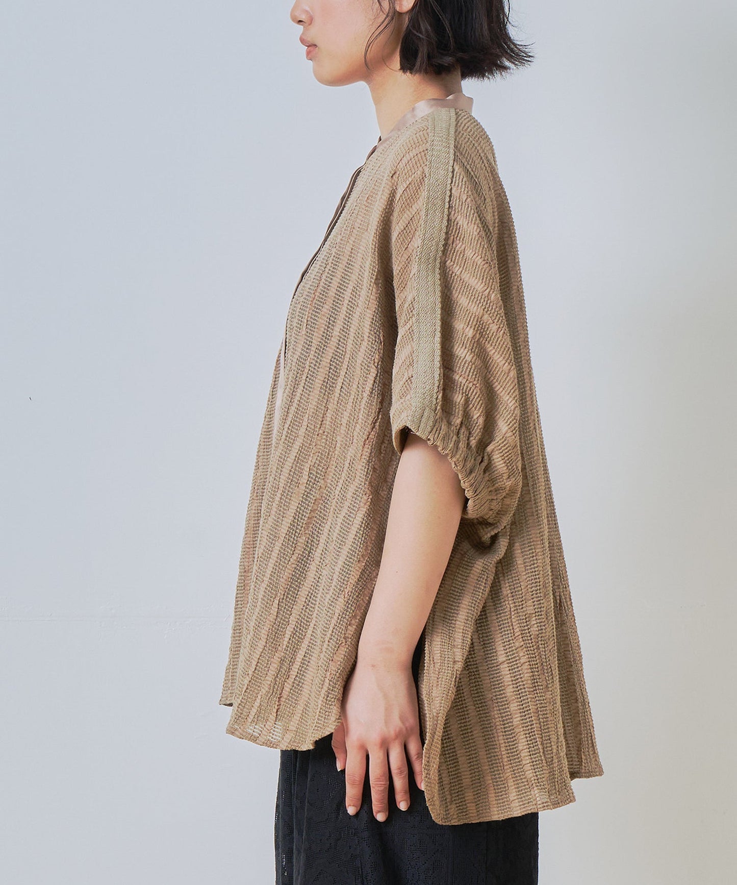 wide square blouse / WHT26HBL4096