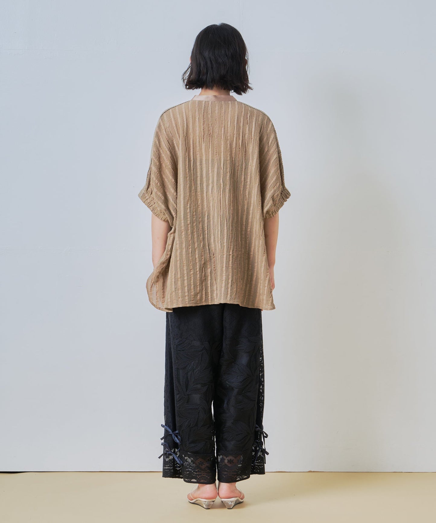 wide square blouse / WHT26HBL4096