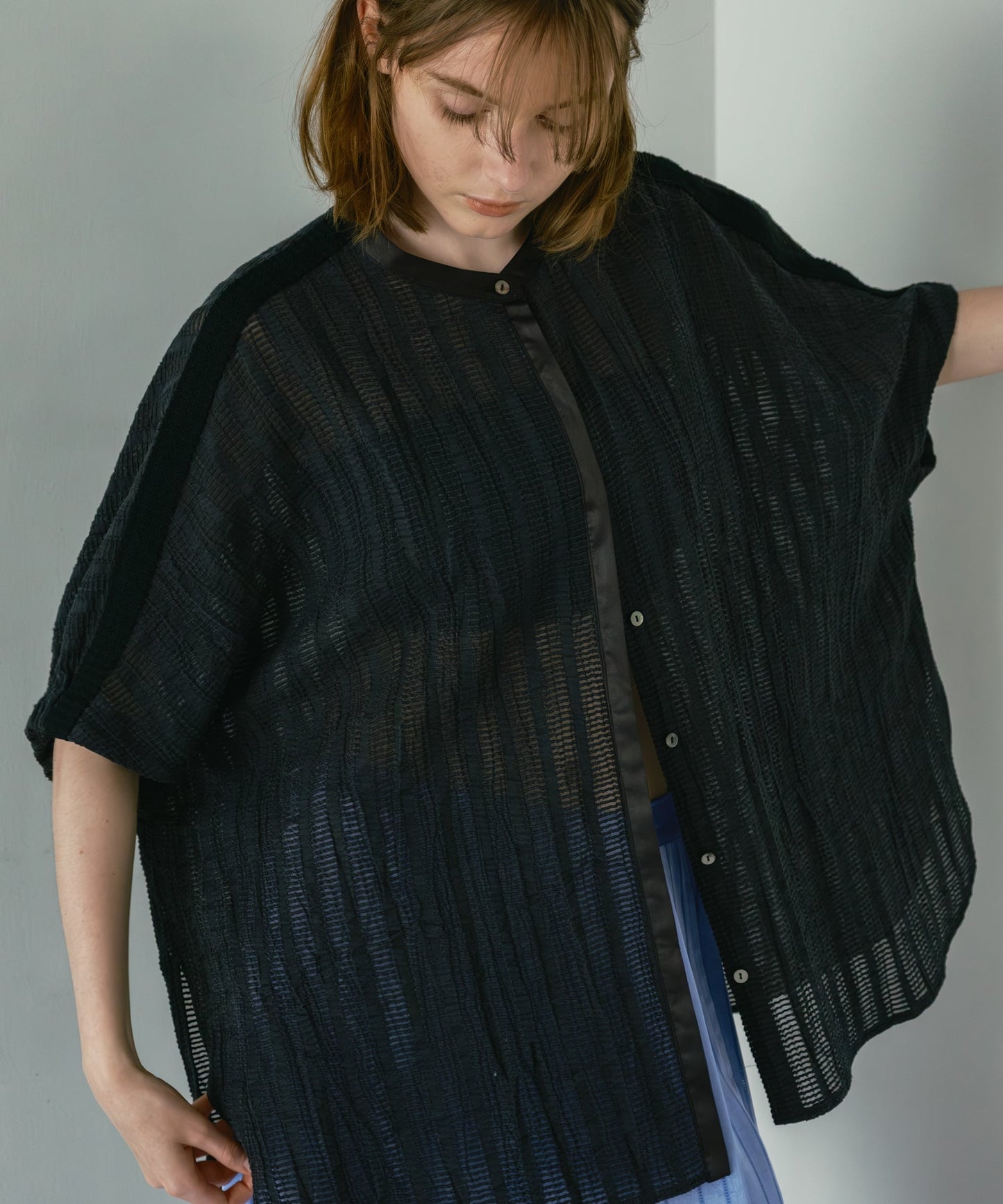 wide square blouse / WHT26HBL4096