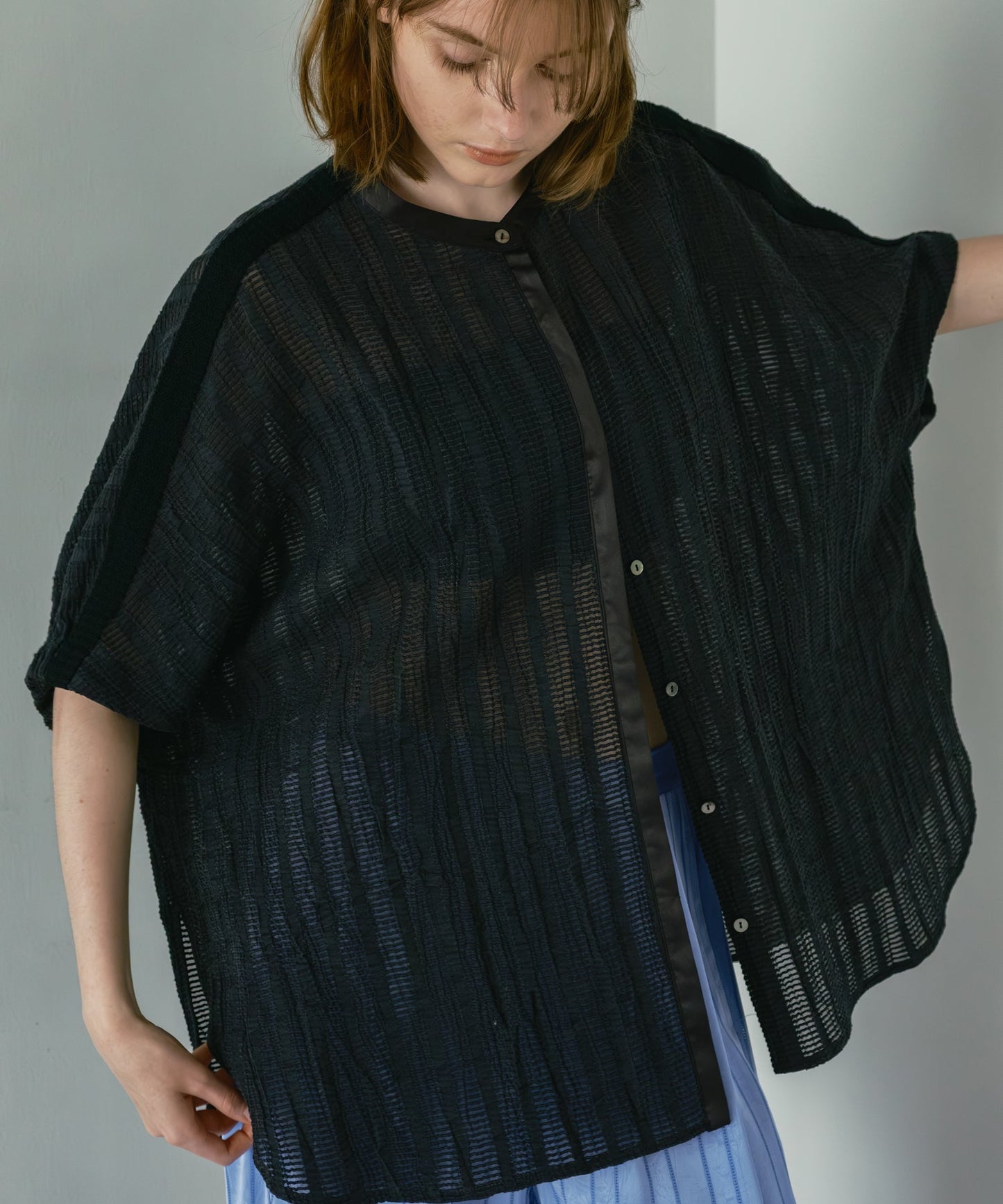 wide square blouse / WHT26HBL4096