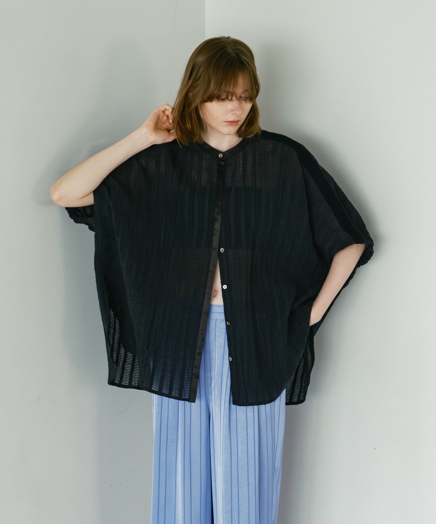 wide square blouse / WHT26HBL4096