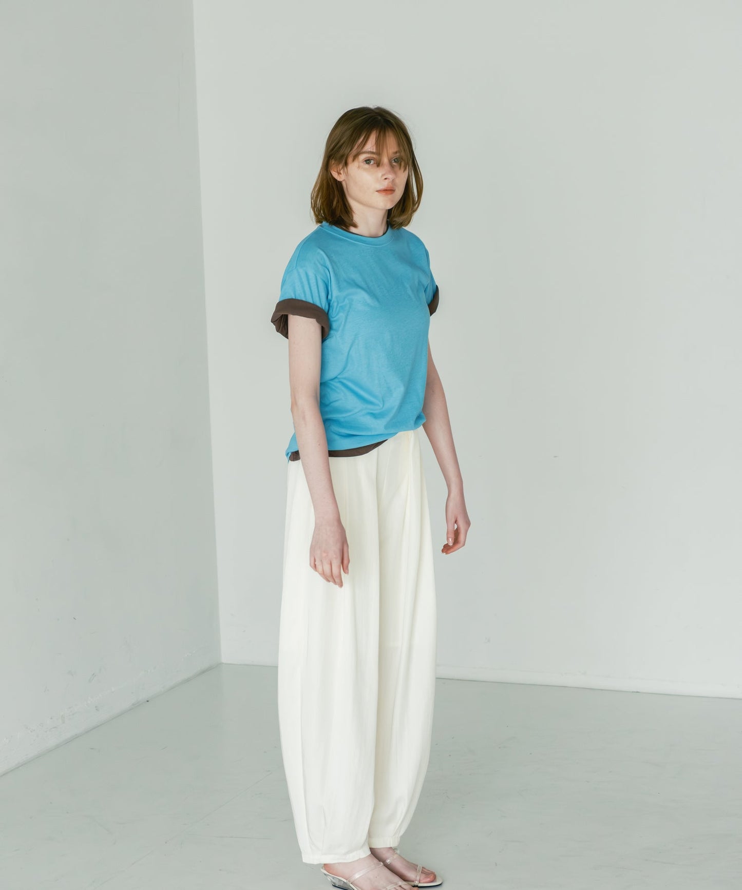 color embroidery tee / WHT26HCS4017