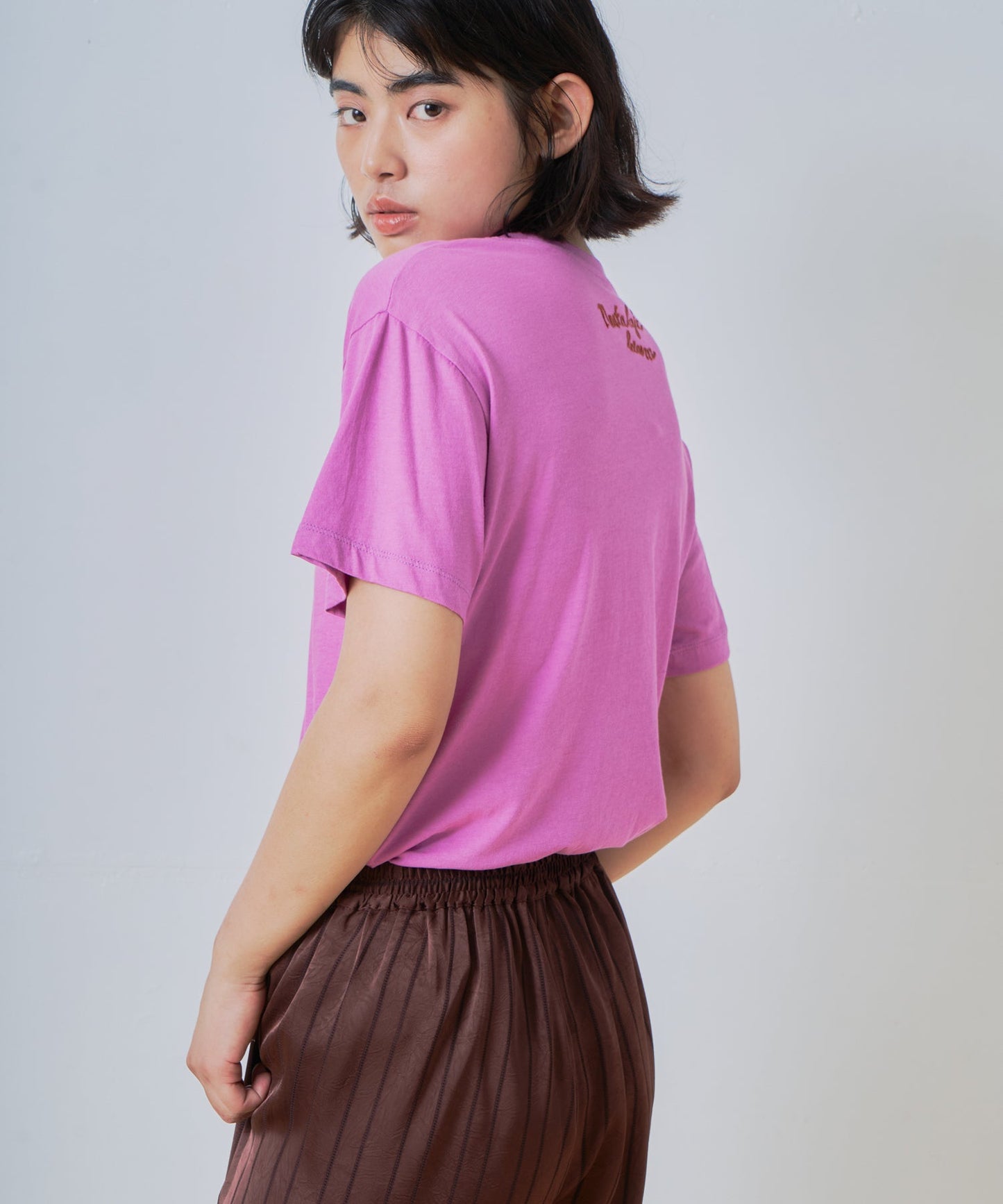color embroidery tee / WHT26HCS4017