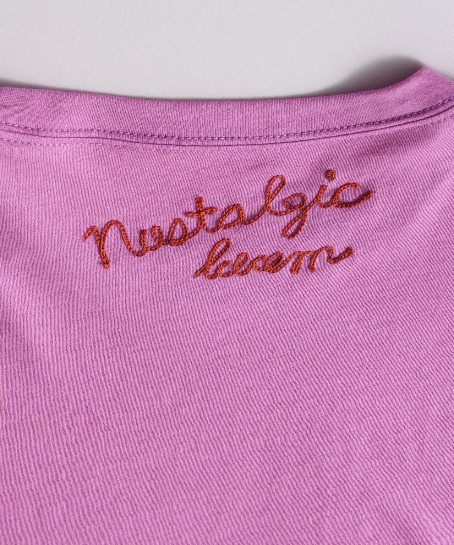 color embroidery tee / WHT26HCS4017