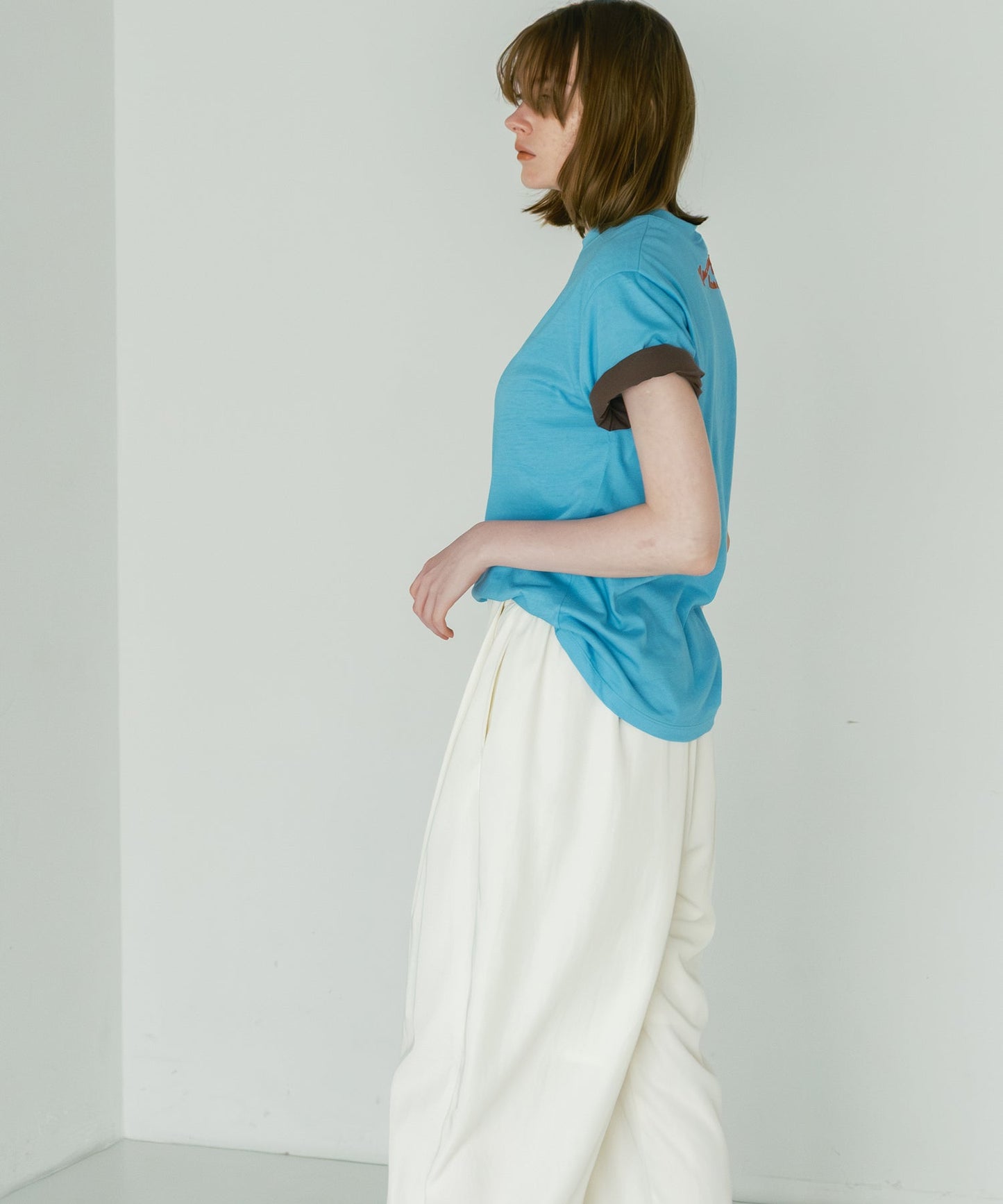 color embroidery tee / WHT26HCS4017