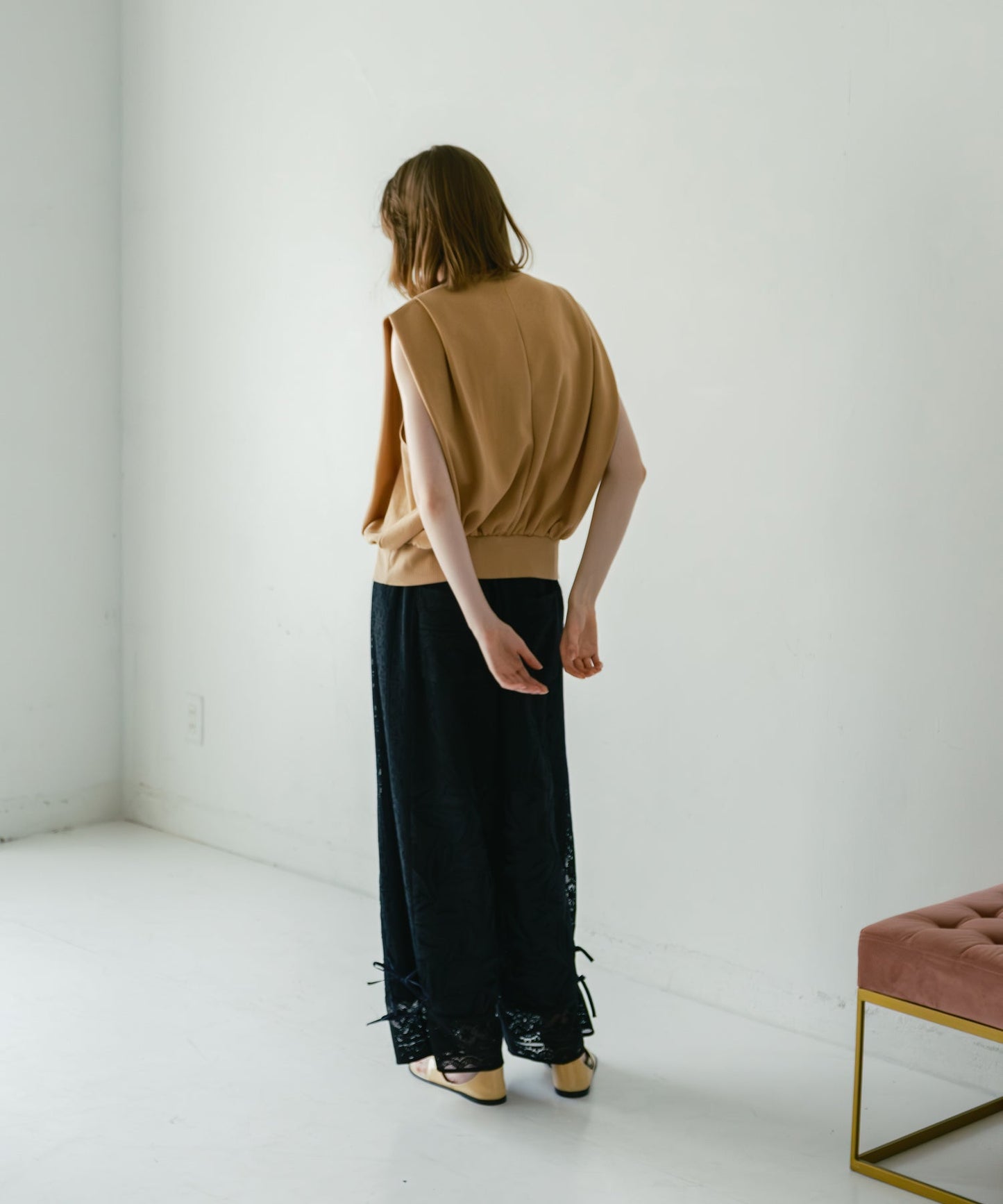 shoulder tuck tops / WHT26HCS4091