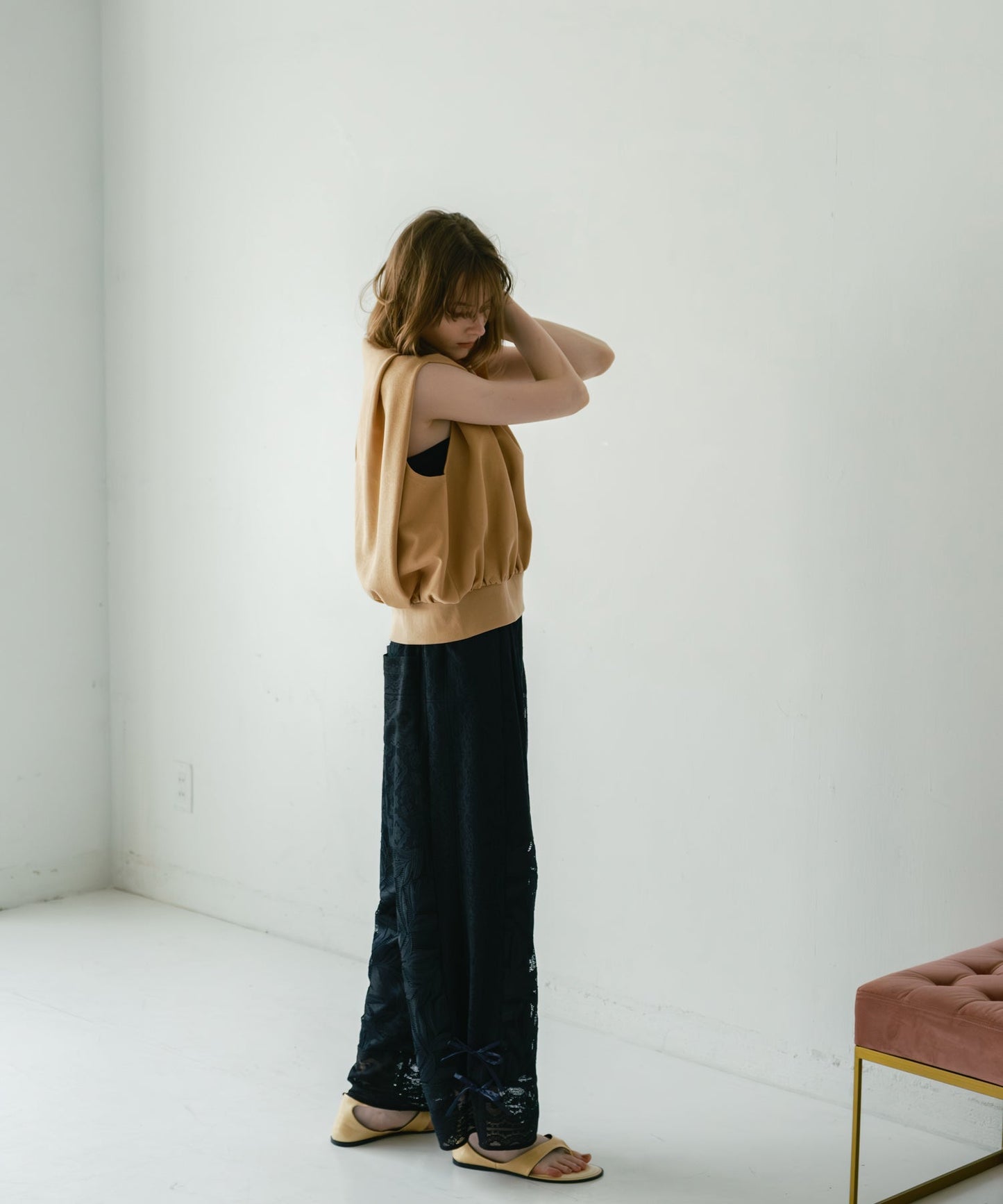 shoulder tuck tops / WHT26HCS4091