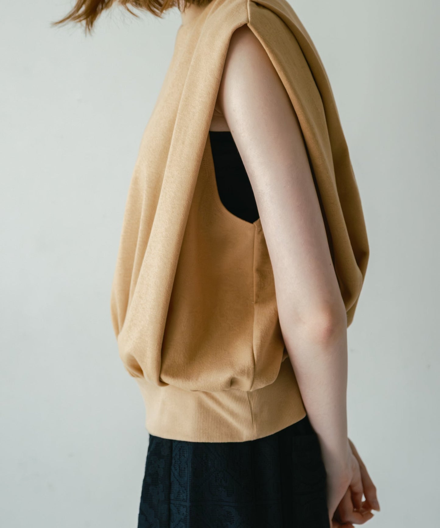 shoulder tuck tops / WHT26HCS4091