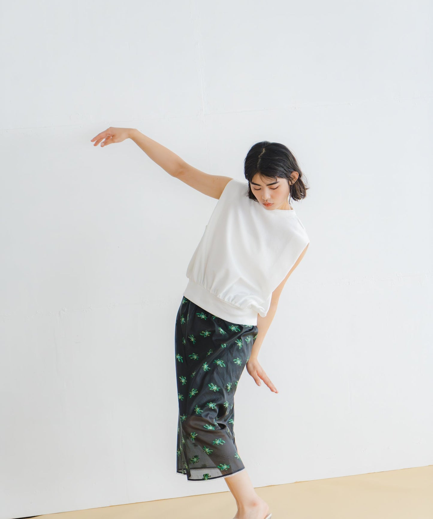 shoulder tuck tops / WHT26HCS4091