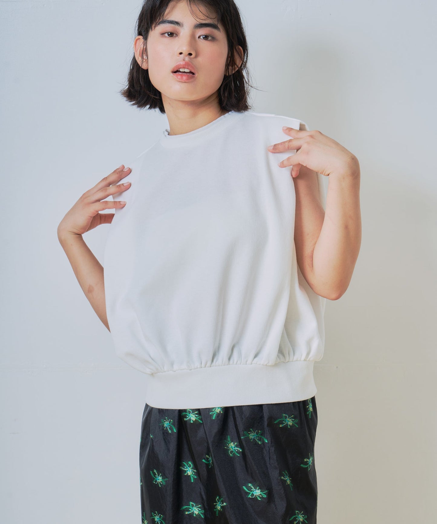 shoulder tuck tops / WHT26HCS4091
