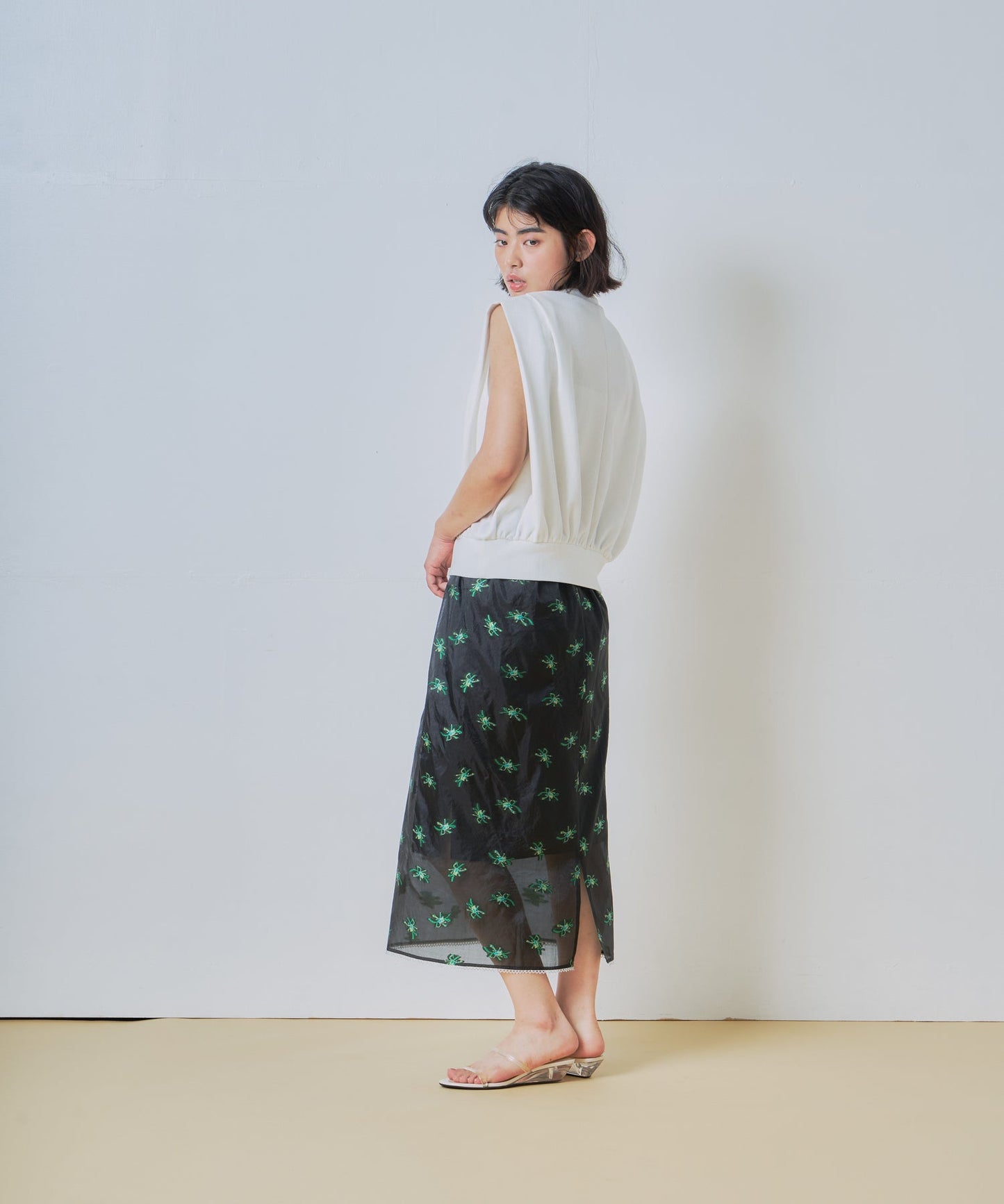 shoulder tuck tops / WHT26HCS4091