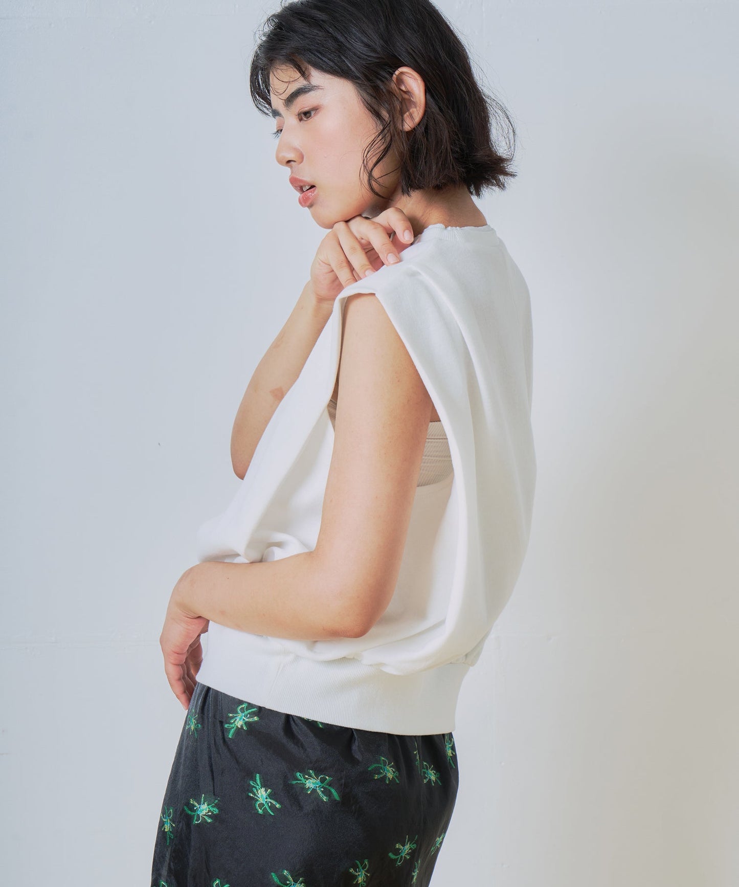 shoulder tuck tops / WHT26HCS4091