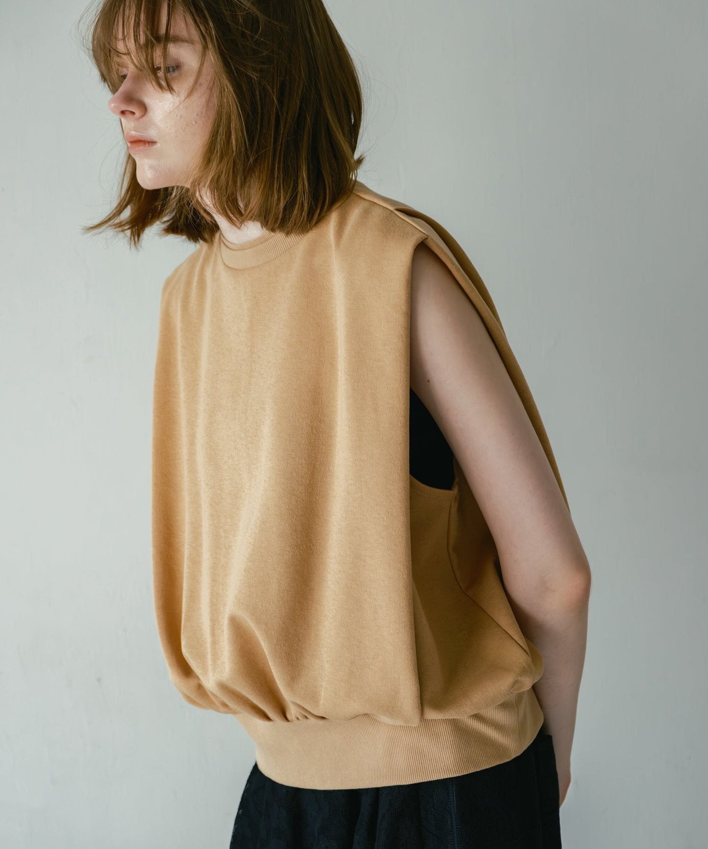 shoulder tuck tops / WHT26HCS4091