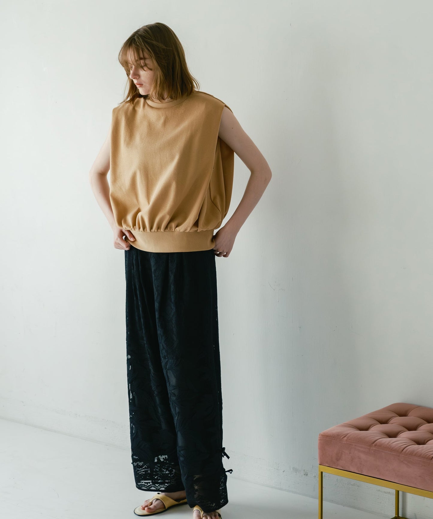 shoulder tuck tops / WHT26HCS4091