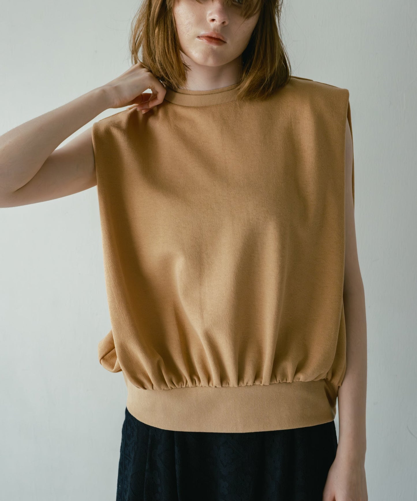 shoulder tuck tops / WHT26HCS4091