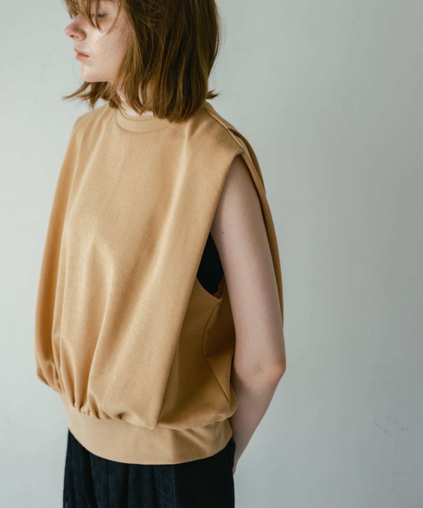 shoulder tuck tops / WHT26HCS4091